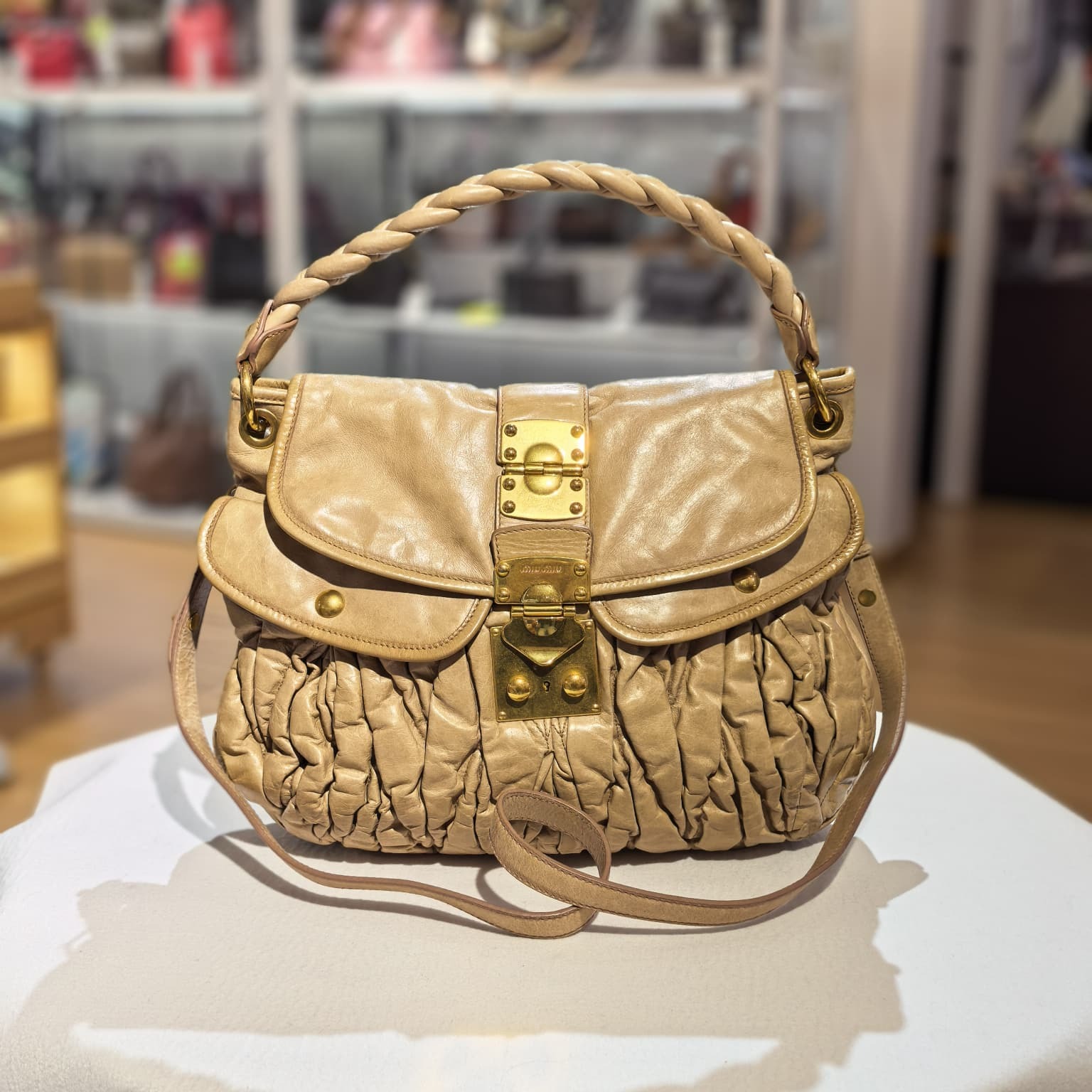 80%NEW二手MIU MIU手挽,斜背包, 經典 Matelassé ,抓皺小羊皮,啡色金扣, Coffer Hobo, 香榭站正品