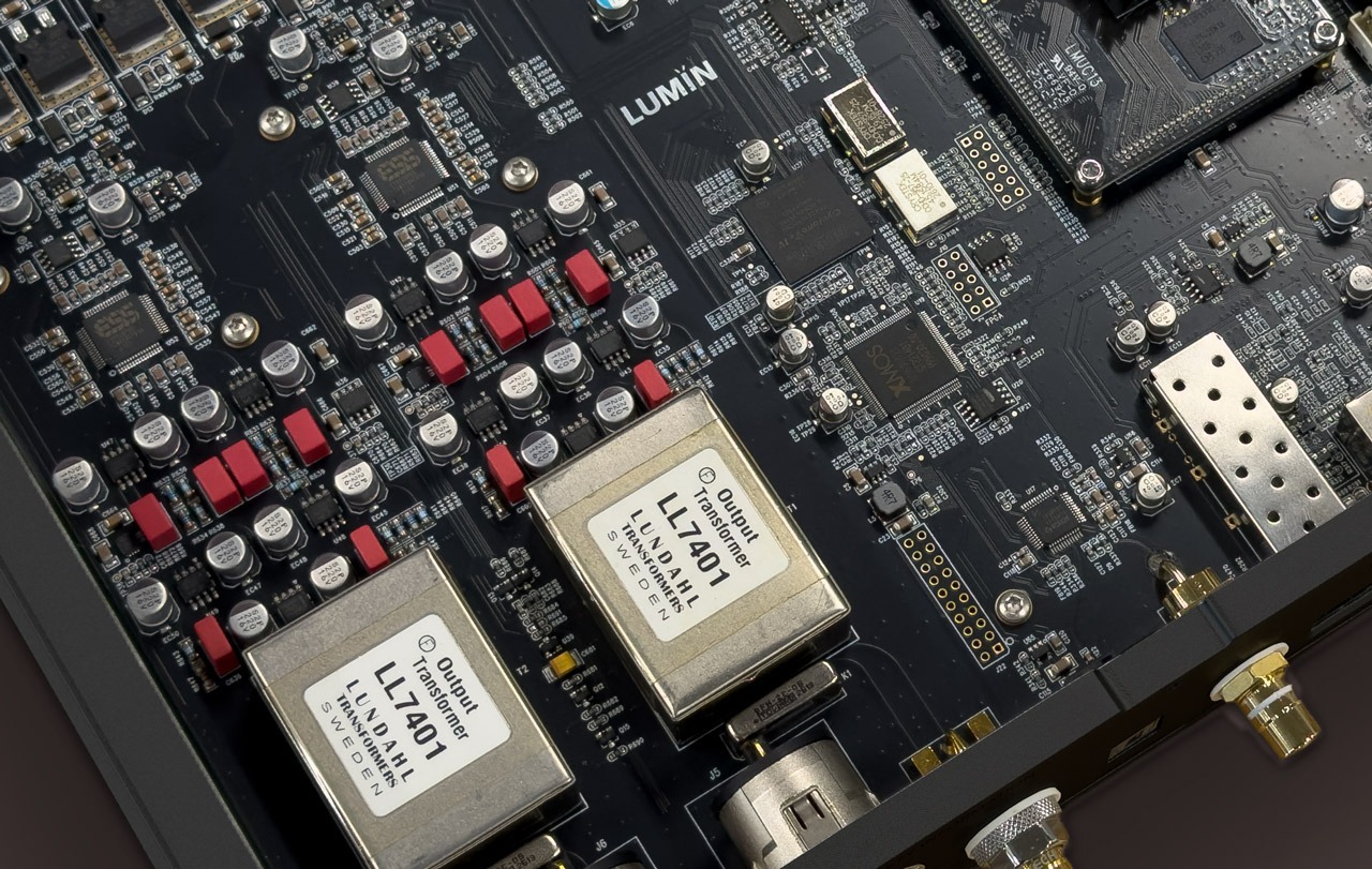 Lumin S2 Network Streamer 網絡串流播放器 including its dual-mono DAC architecture and fully balanced analogue output stage