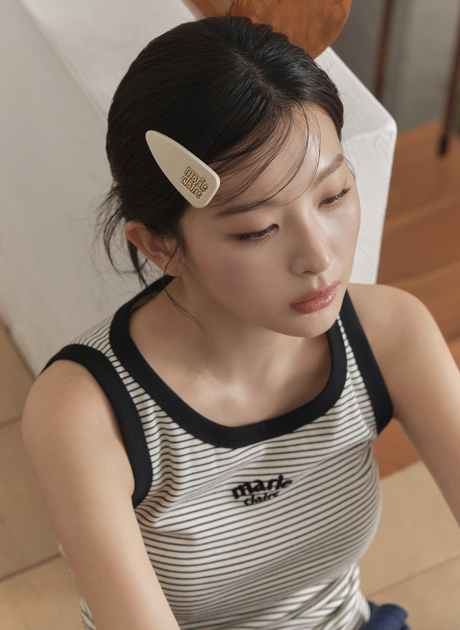 【入LIVECODE一件減至$99😱🔥！】【韓妹大愛品牌！北村旗艦總店封館🇰🇷】【MARIECLAIRE】Glossy middle hairpin (4 Colors)