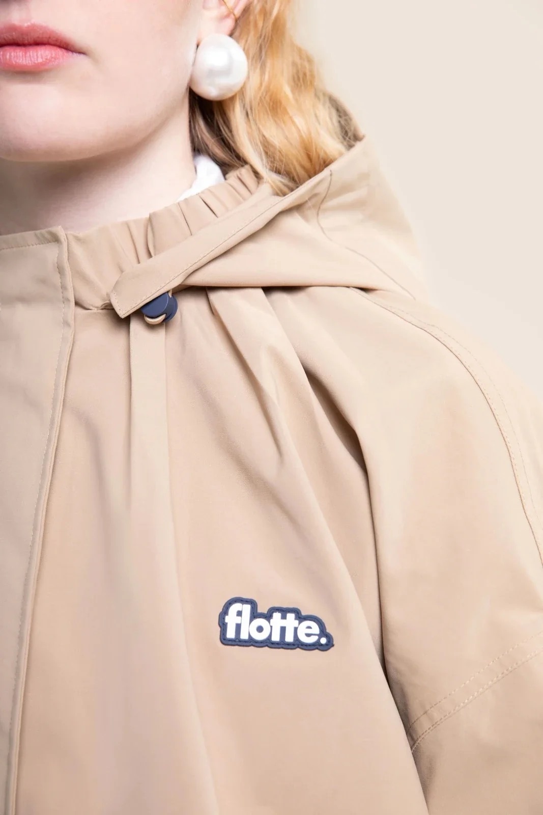 1FT1007-018 [FLOTTE] Garance 防水可拆式連帽外套 撒哈拉 #26062 (EU)