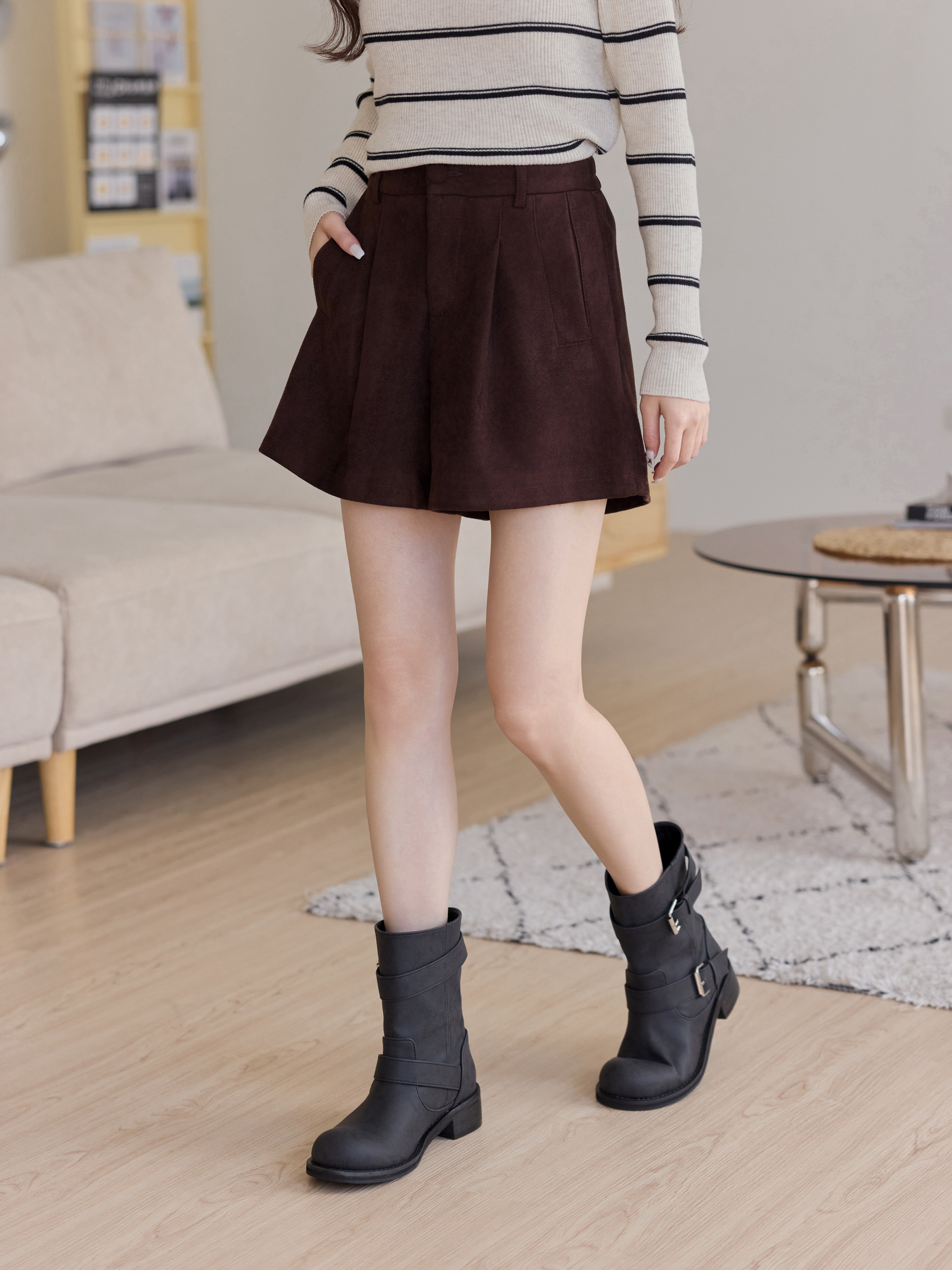 Leg-Slimming Suede Fabric Shorts