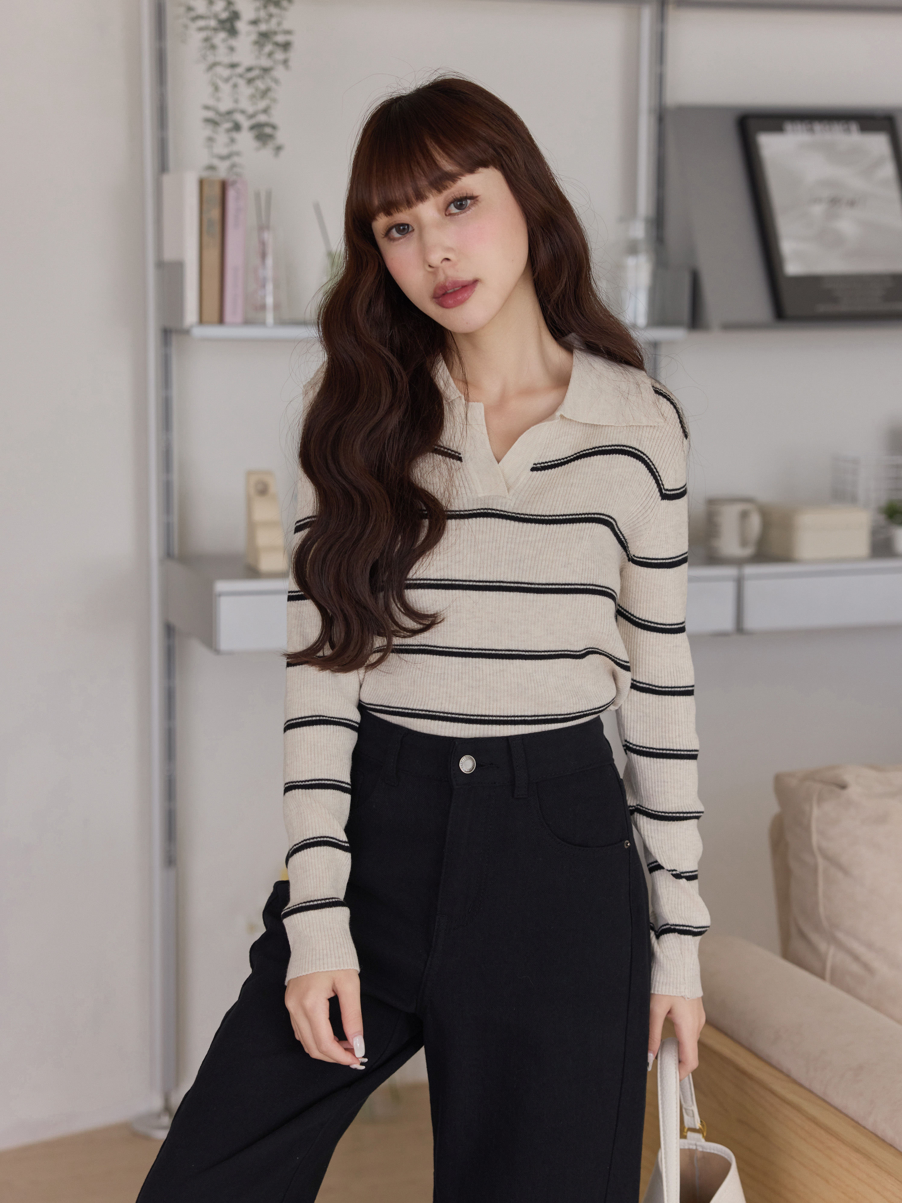 Small Collar V-Stripe Knit Top