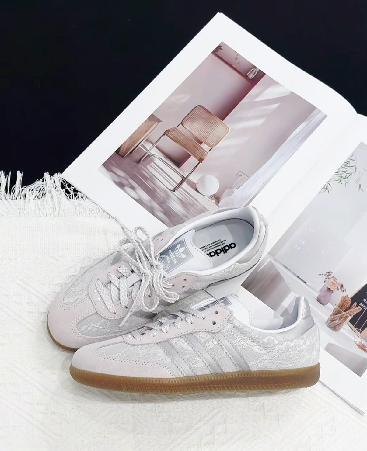 【Luxury】 ADIDAS ORIGINALS SAMBA OG 愛迪達T頭鞋 經典日常 低幫 愛迪達德訓鞋 男女同款 白淡灰 KH7841