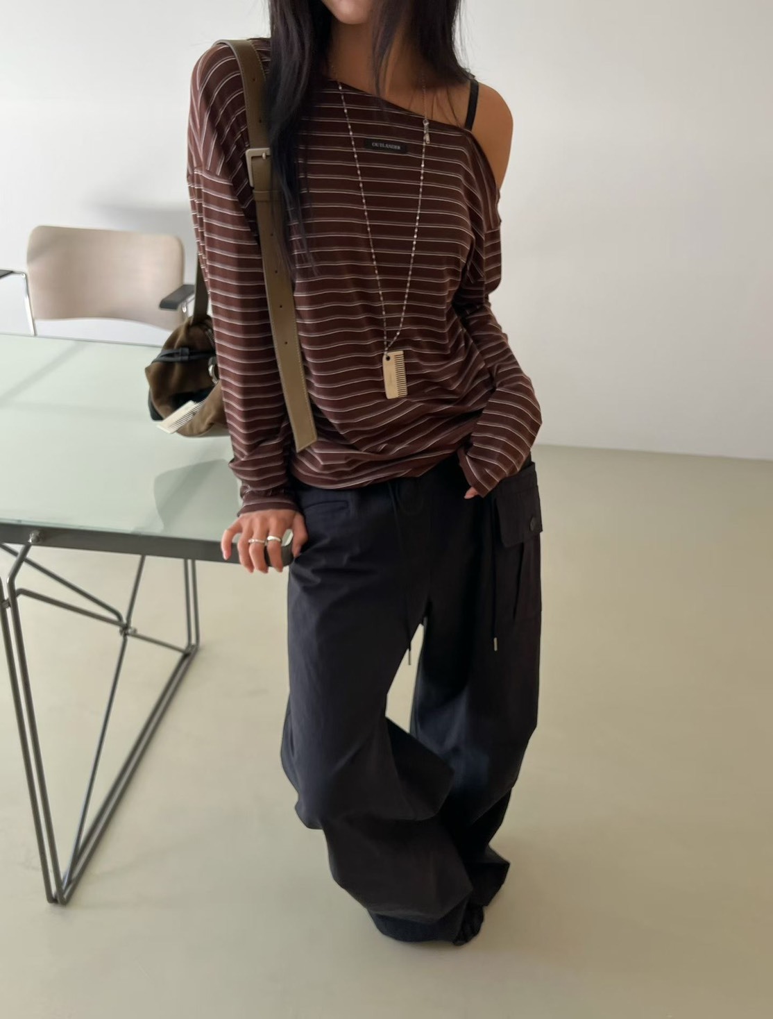 單吊帶露肩條紋T