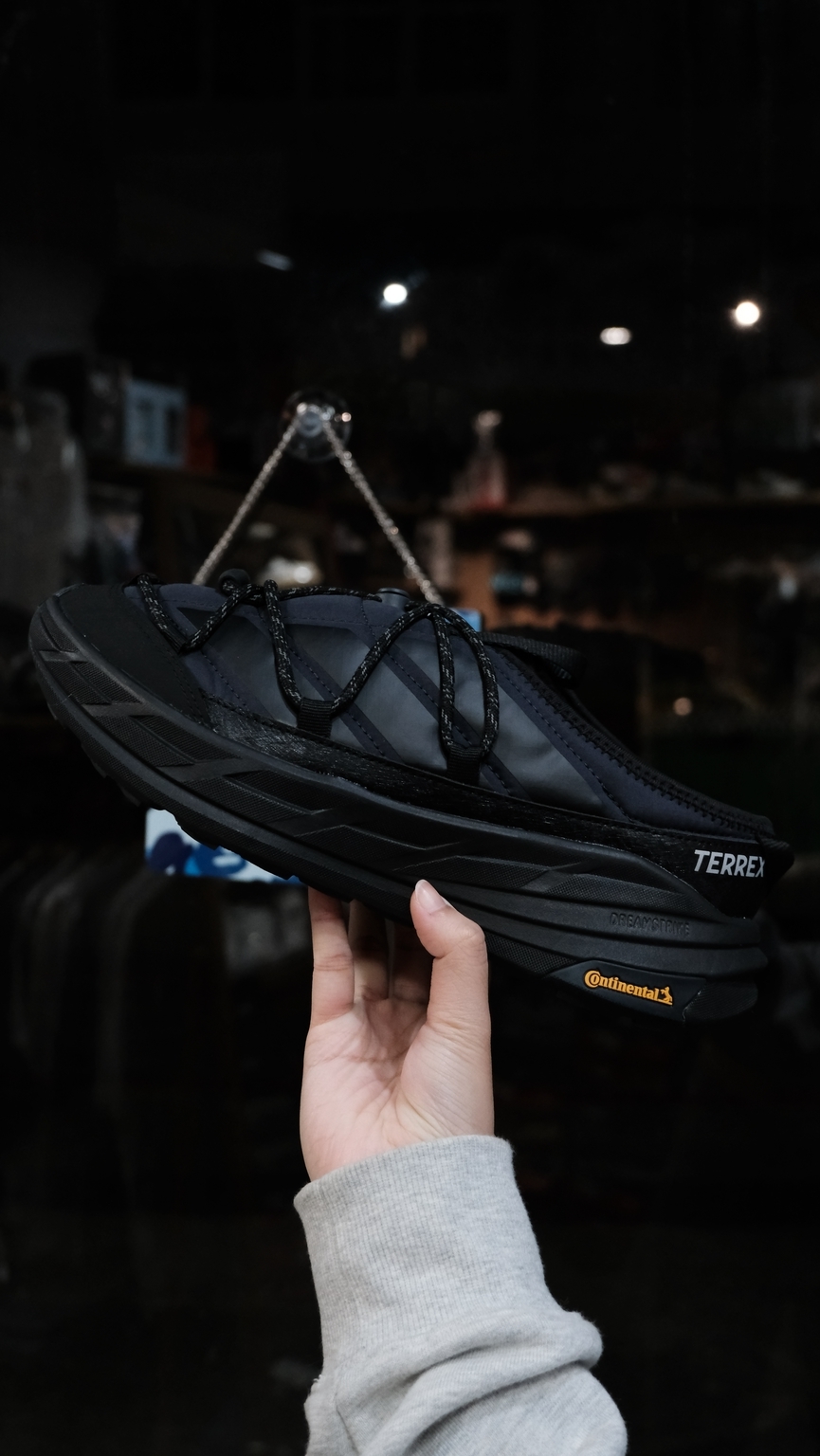 adidas TERREX FREEHIKER LT MULE 防滑拖鞋 男女同款 黑色 kh5329