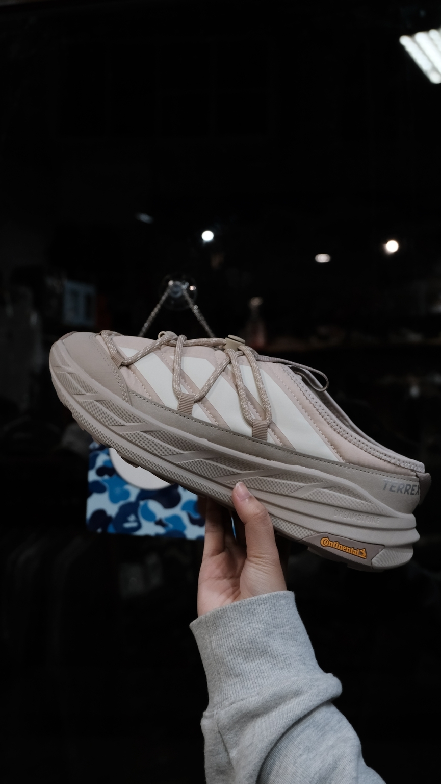 adidas TERREX FREEHIKER LT MULE 防滑拖鞋 男女同款 米色 kh5332