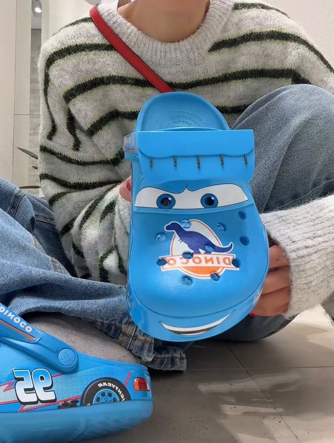 CROCS X LIGHTNING MCQUEEN DINOCO CROCBAND 閃電麥坤 發光 洞洞鞋 拖鞋 涼鞋 防水 湖水藍 藍綠 男女鞋 213582-90H / 現貨