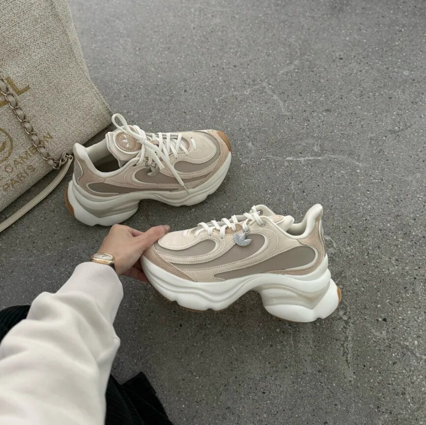 【10/9 - 10/11 週末優惠】Adidas Ozvenuz 焦糖 奶茶  米色  蝴蝶鞋 增高 厚底 宋雨琦同款 女鞋 KI0558