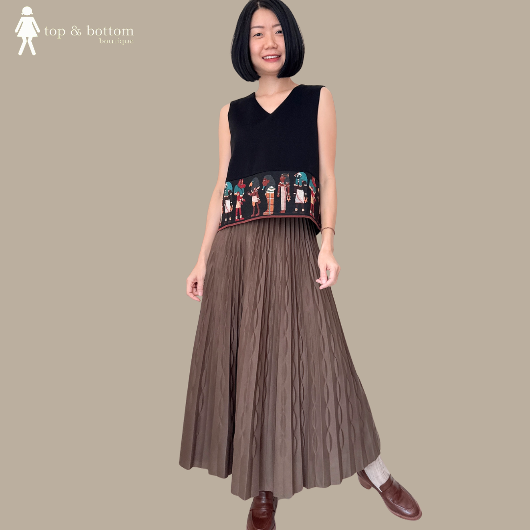 SLEEVELESS SOLID V NECK BLOUSE WITH JACQUARD HEM