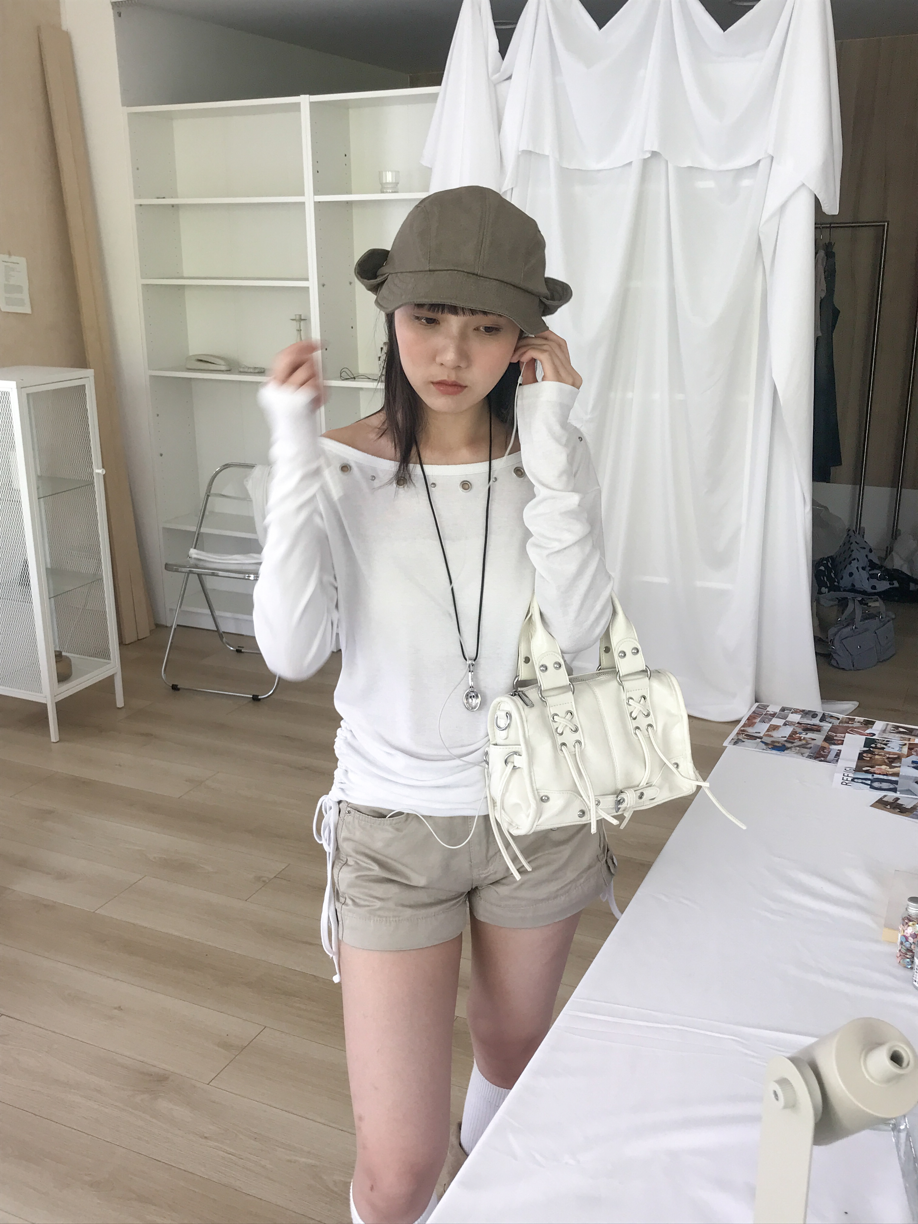 慕斯鉚釘手提包