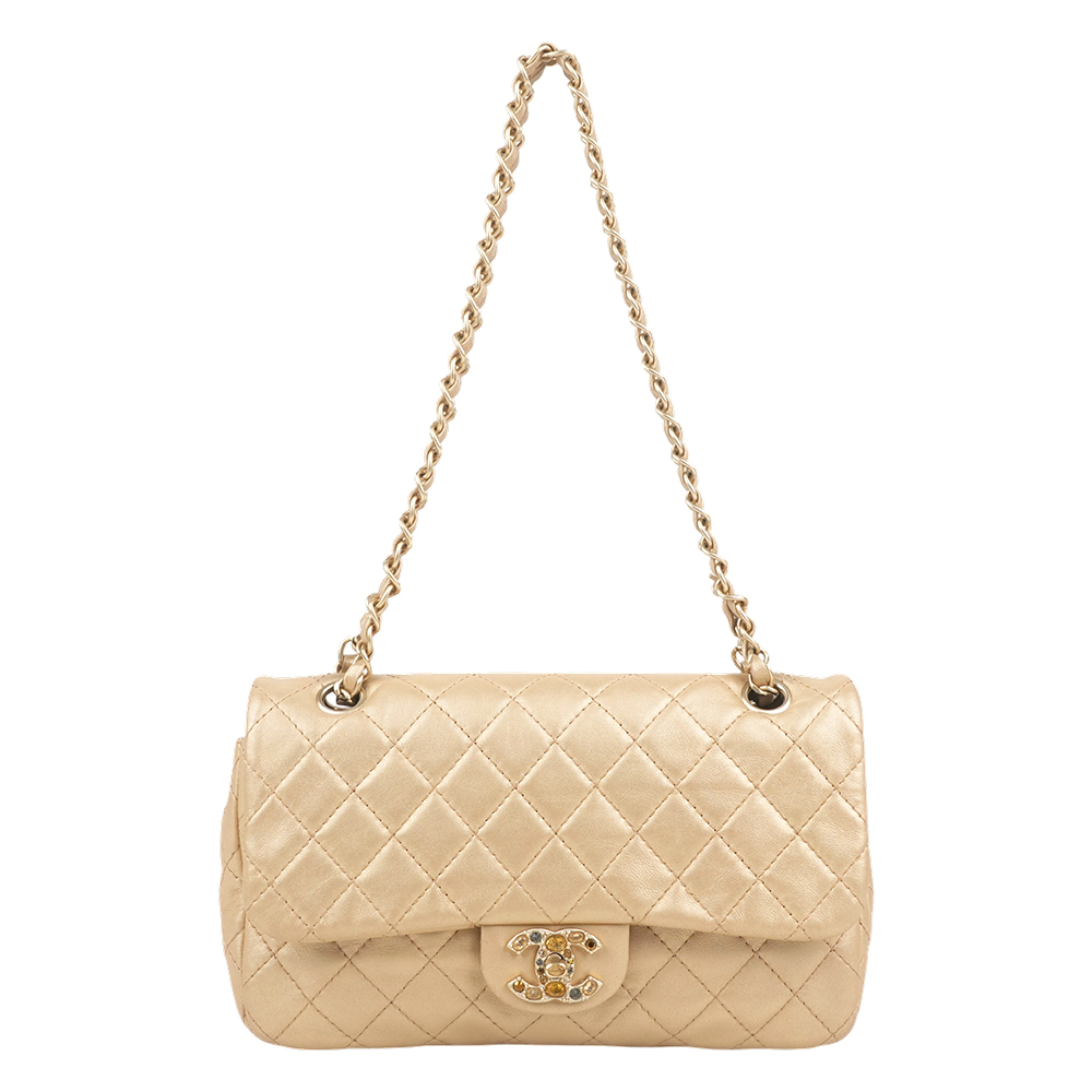 【CHANEL】CC Logo 寶石釦菱格紋羊皮翻蓋肩背包(香檳金)