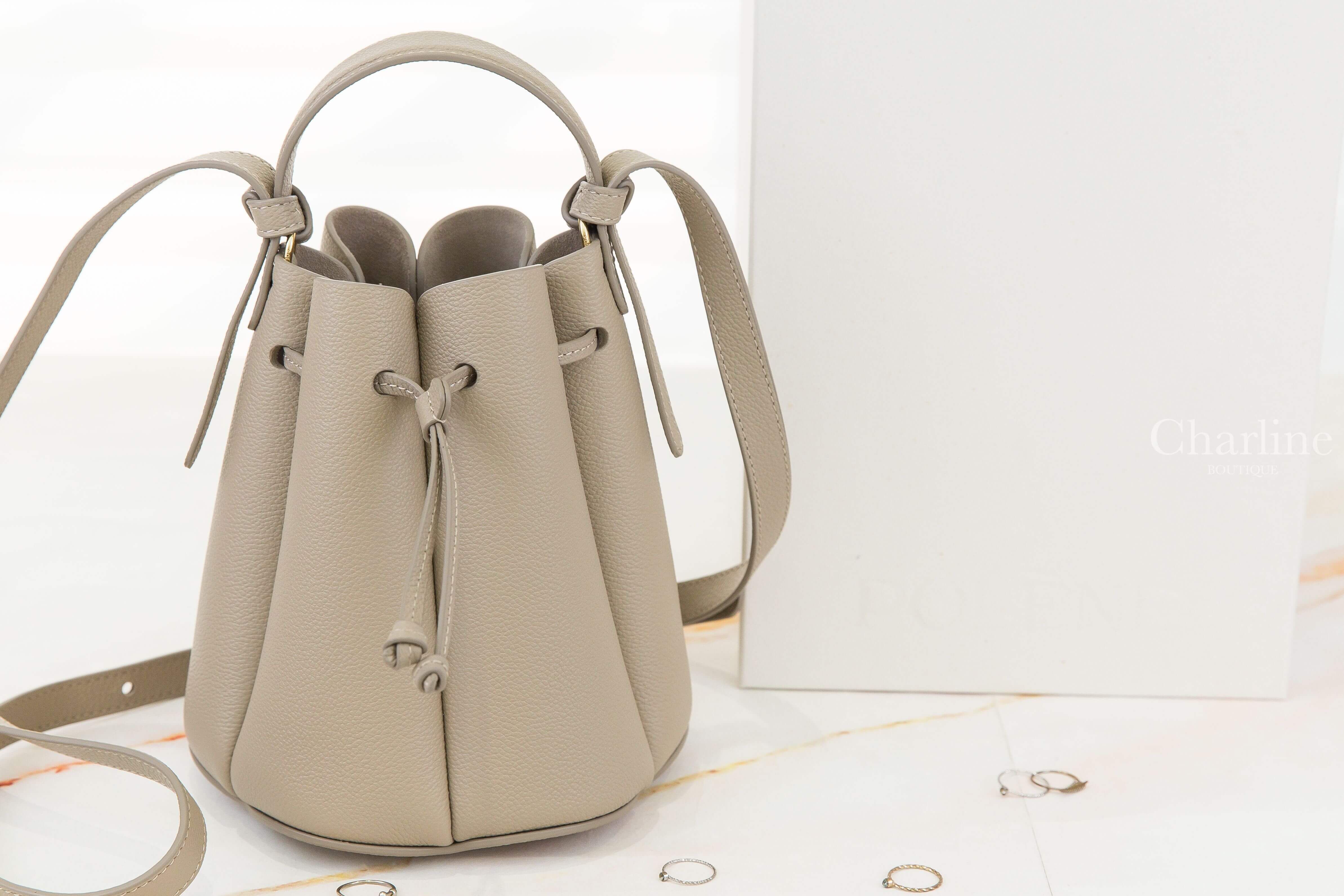 Polène Numéro Huit Mini 灰褐色迷你花瓣狀顆粒小牛皮束口手提肩背水桶包-Charline Boutique 精品代購