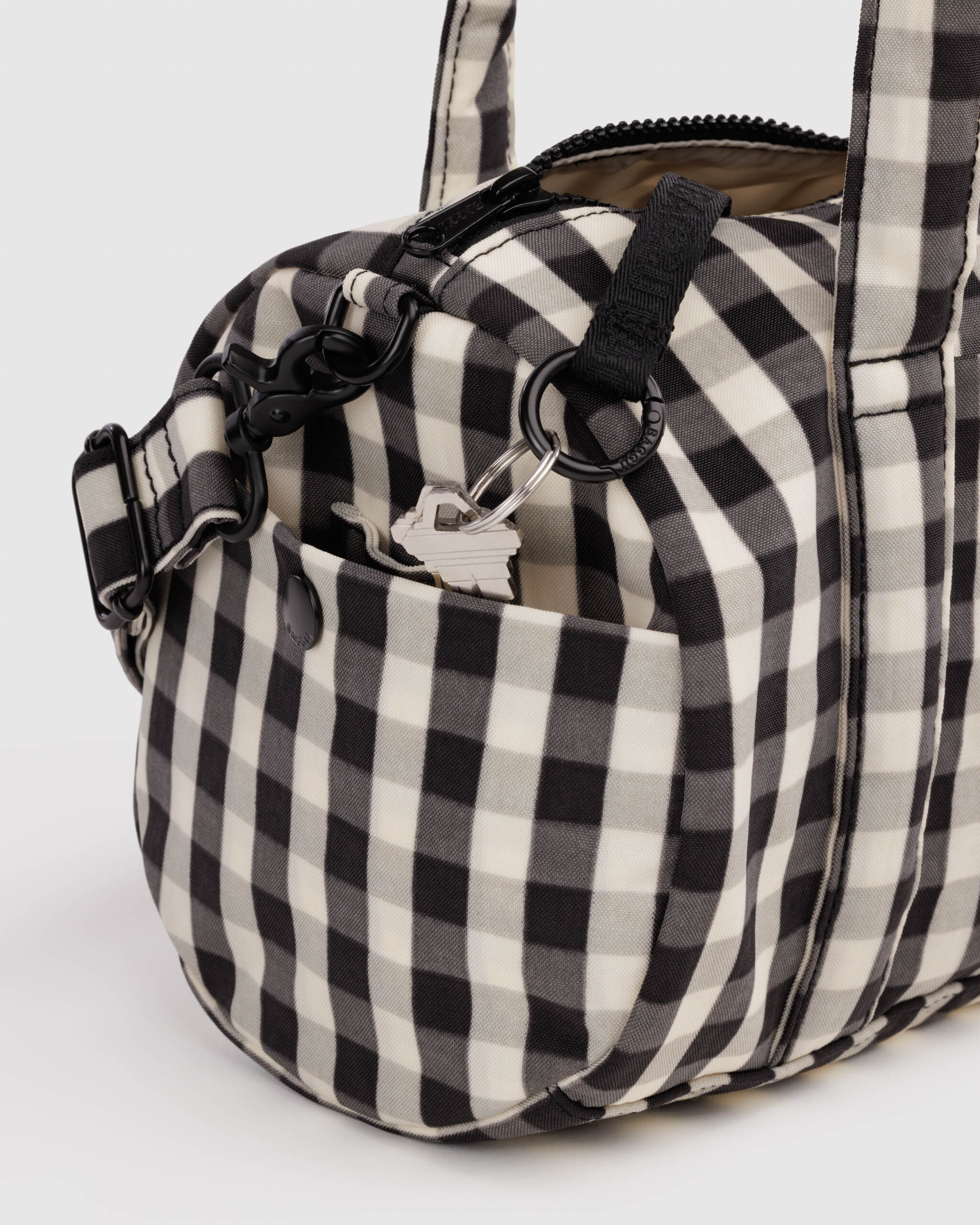 Nylon Duffle Bag - Black and Cream Gingham｜BAGGU