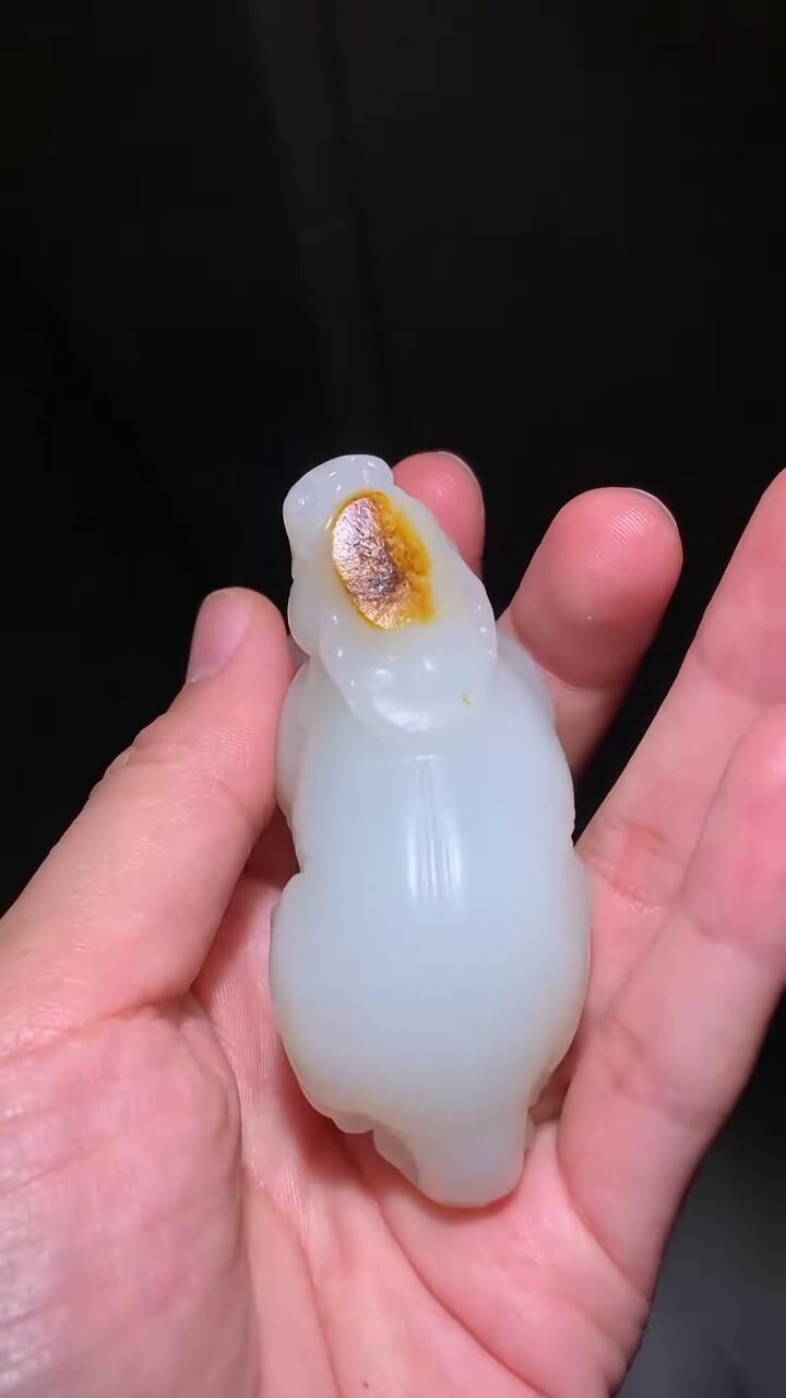 927719 和田玉籽料貔貅把件