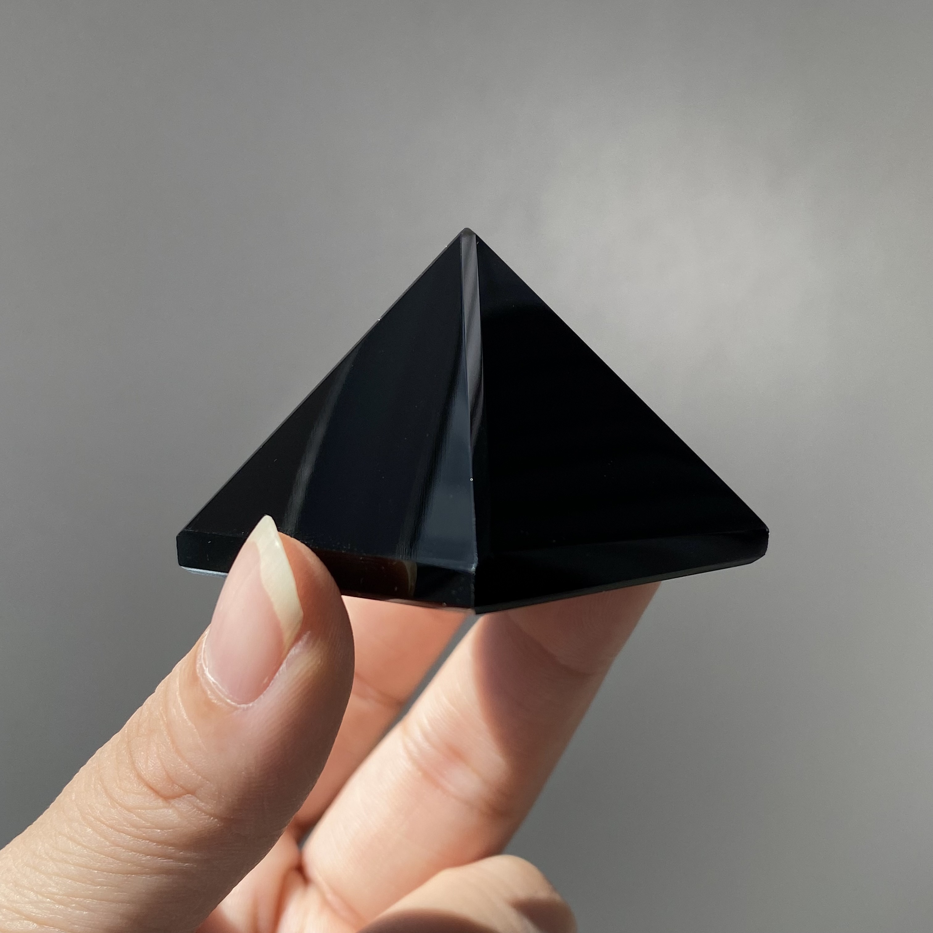 黑曜石金字塔