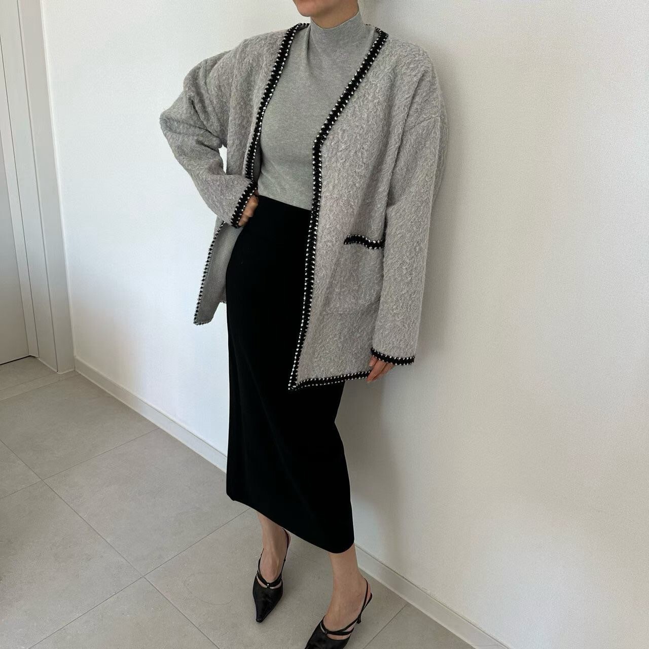 黑色鋸齒滾邊V領雙口袋開襟外套 / 2色