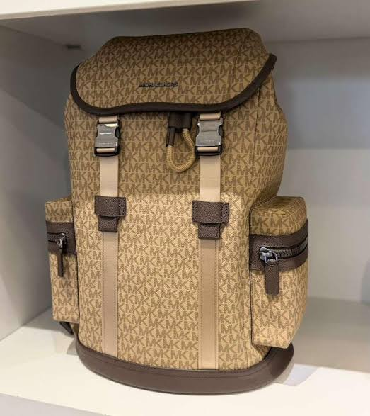 【預購】Michael Kors N100759 Cooper 翻蓋老花大容量雙肩包