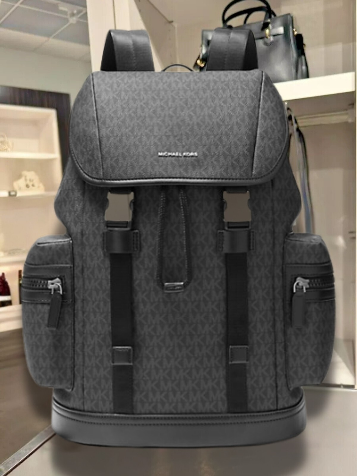 【預購】Michael Kors N100759 Cooper 翻蓋老花大容量雙肩包