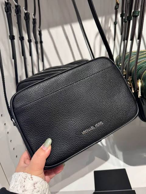【預購】Michael Kors N100745 大號荔枝紋相機斜挎包