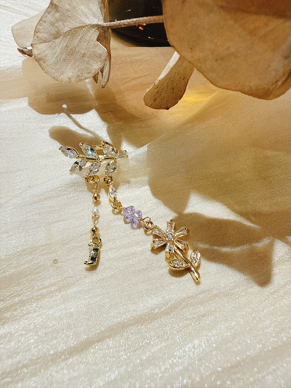1007隱藏款。14KGP鋯石花葉耳骨夾 (單支)