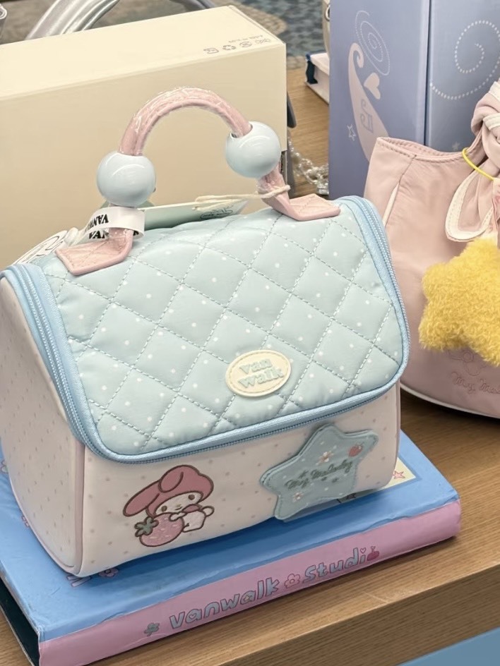 【預購】VANWALK X MY MELODY 美樂蒂 正版授權 三麗鷗 SANRIO 小房子 化妝收納包