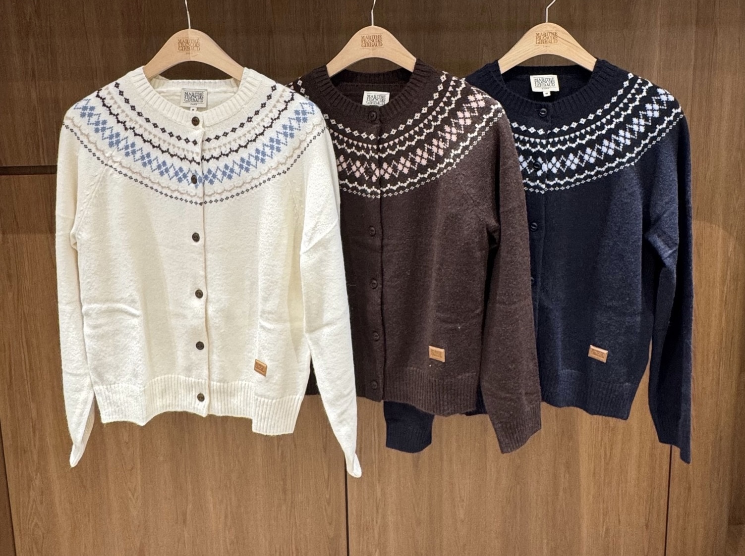 香港$13300!!連線入code再減😱!! MARITHE FRANCOIS GIRBAUD (MFG)｜MFG46FCD102 W SMALL CLASSIC LOGO NORDIC CARDIGAN SET UP [3 colors] M387