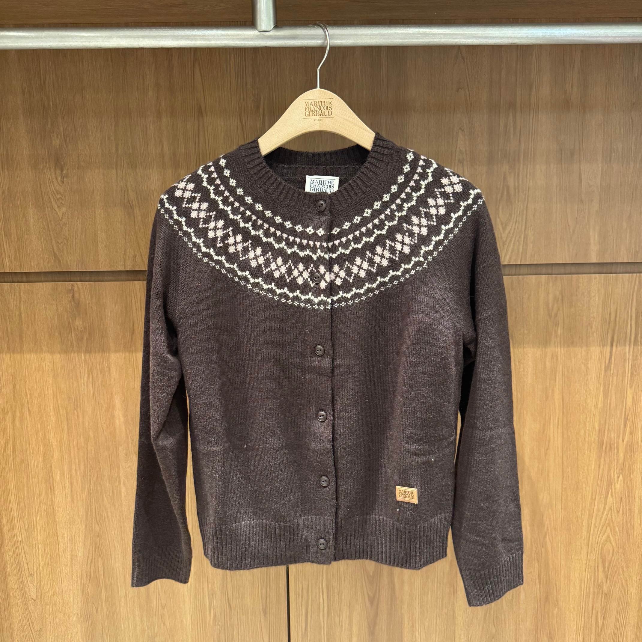 香港$13300!!連線入code再減😱!! MARITHE FRANCOIS GIRBAUD (MFG)｜MFG46FCD102 W SMALL CLASSIC LOGO NORDIC CARDIGAN SET UP [3 colors] M387
