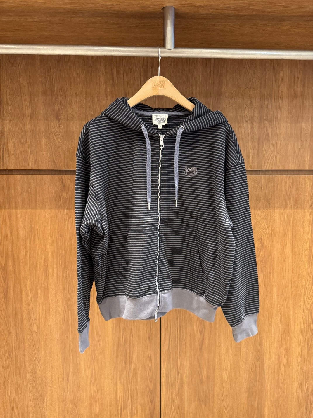香港$1050!!連線入code再減😱!!  MARITHE FRANCOIS GIRBAUD (MFG)｜MFG46FHZ203 SMALL CLASSIC LOGO STRIPE OVERSIZED HOODIE ZIPUP [3 colors] M404