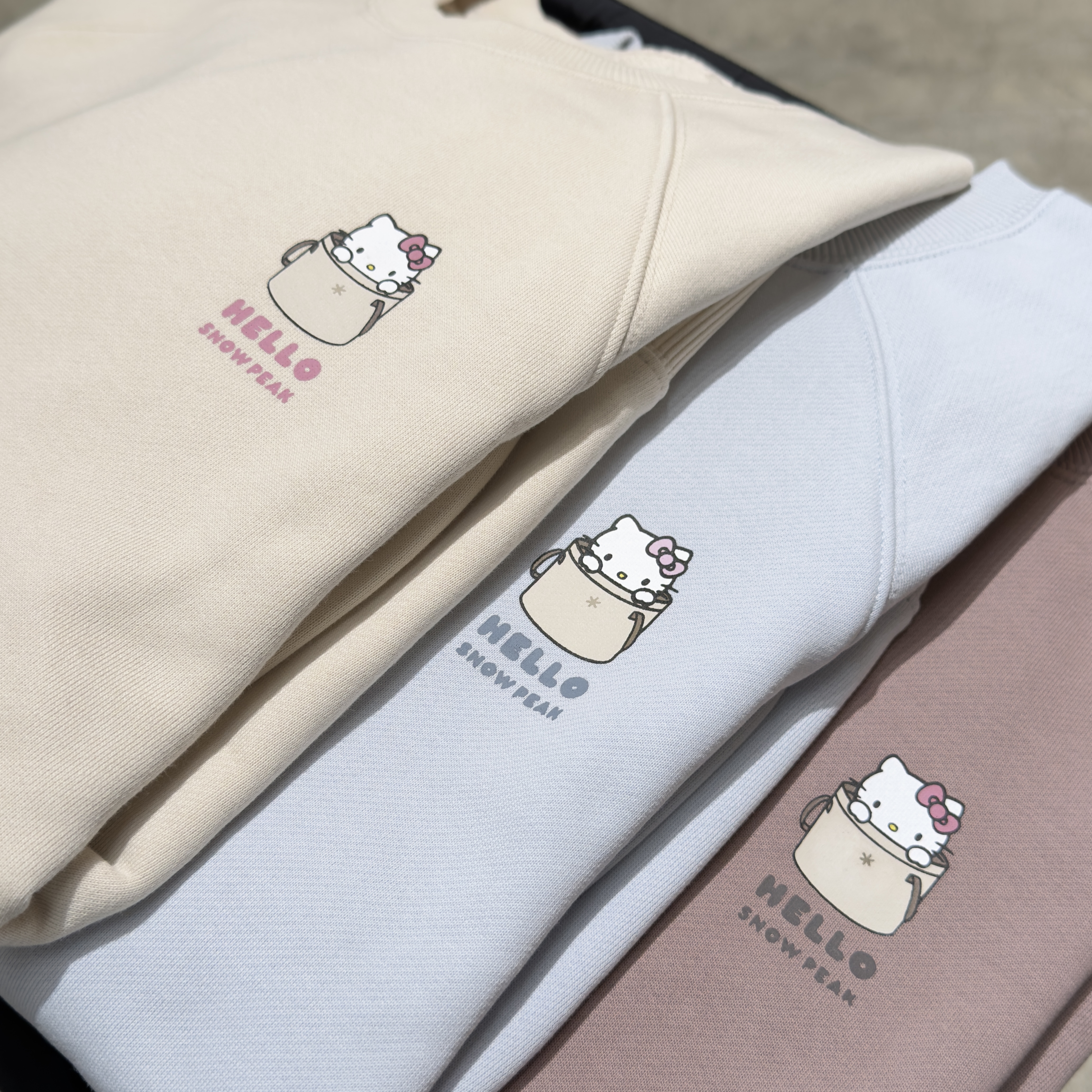snow peak X Hello Kitty 聯名 Light Fleece-Lined Women Sweatshirt kitty 杯子躲貓貓 內刷毛 大學tee S26WWFHT87