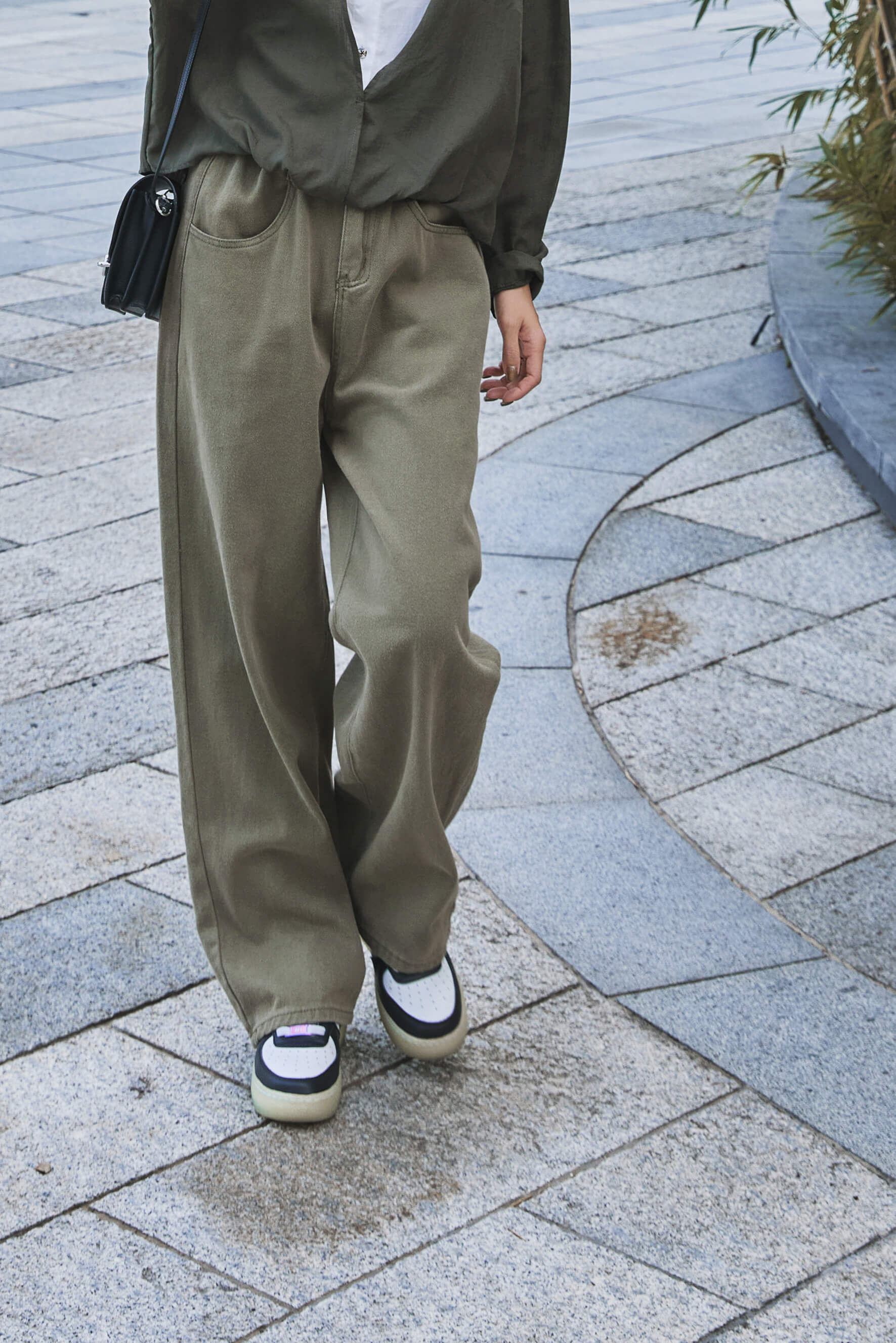 Adjustable Waist Straight Leg Jeans_JE2610L03