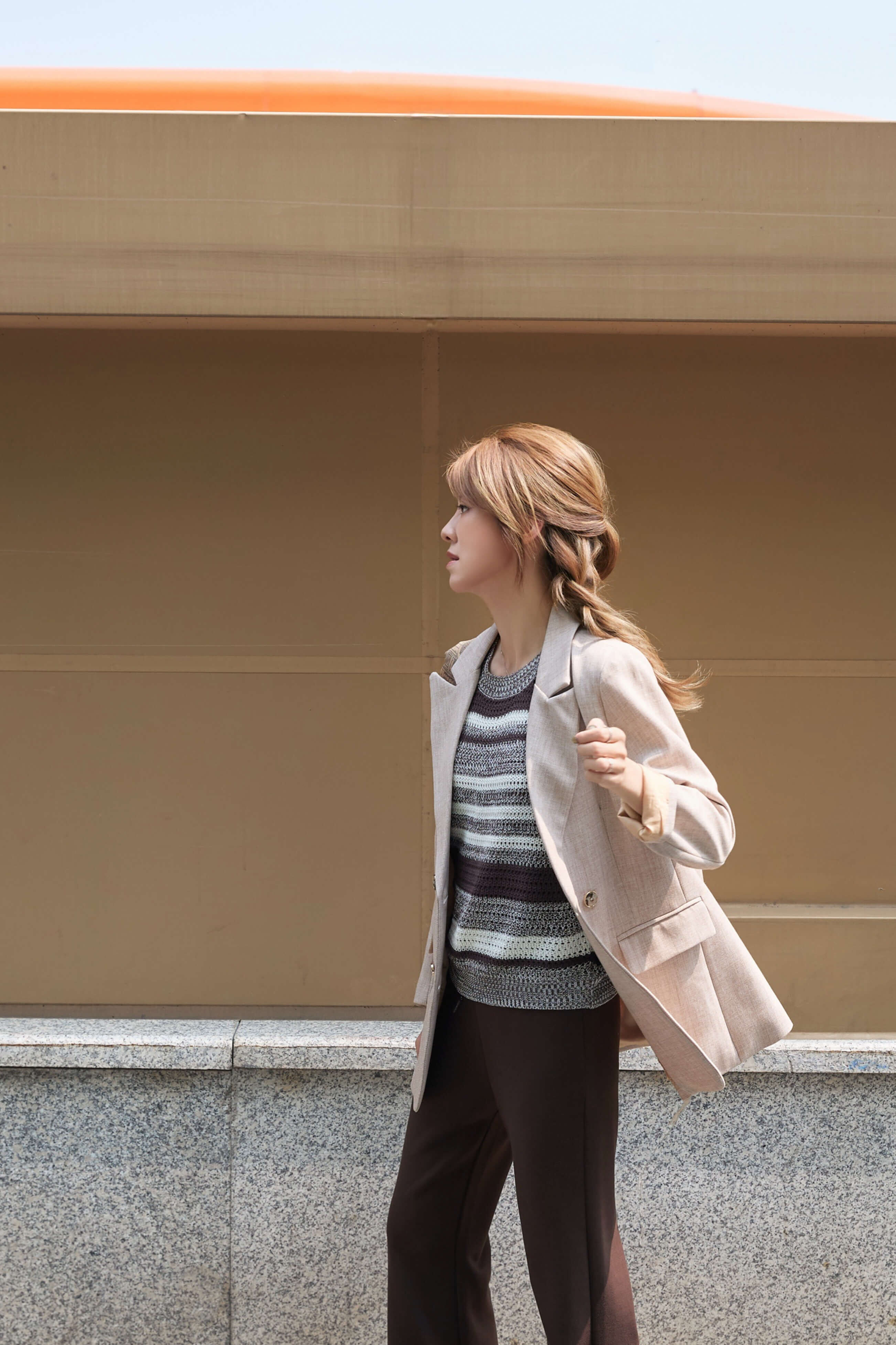 Double-Breasted Peak Lapel Blazer_BZ243L08B