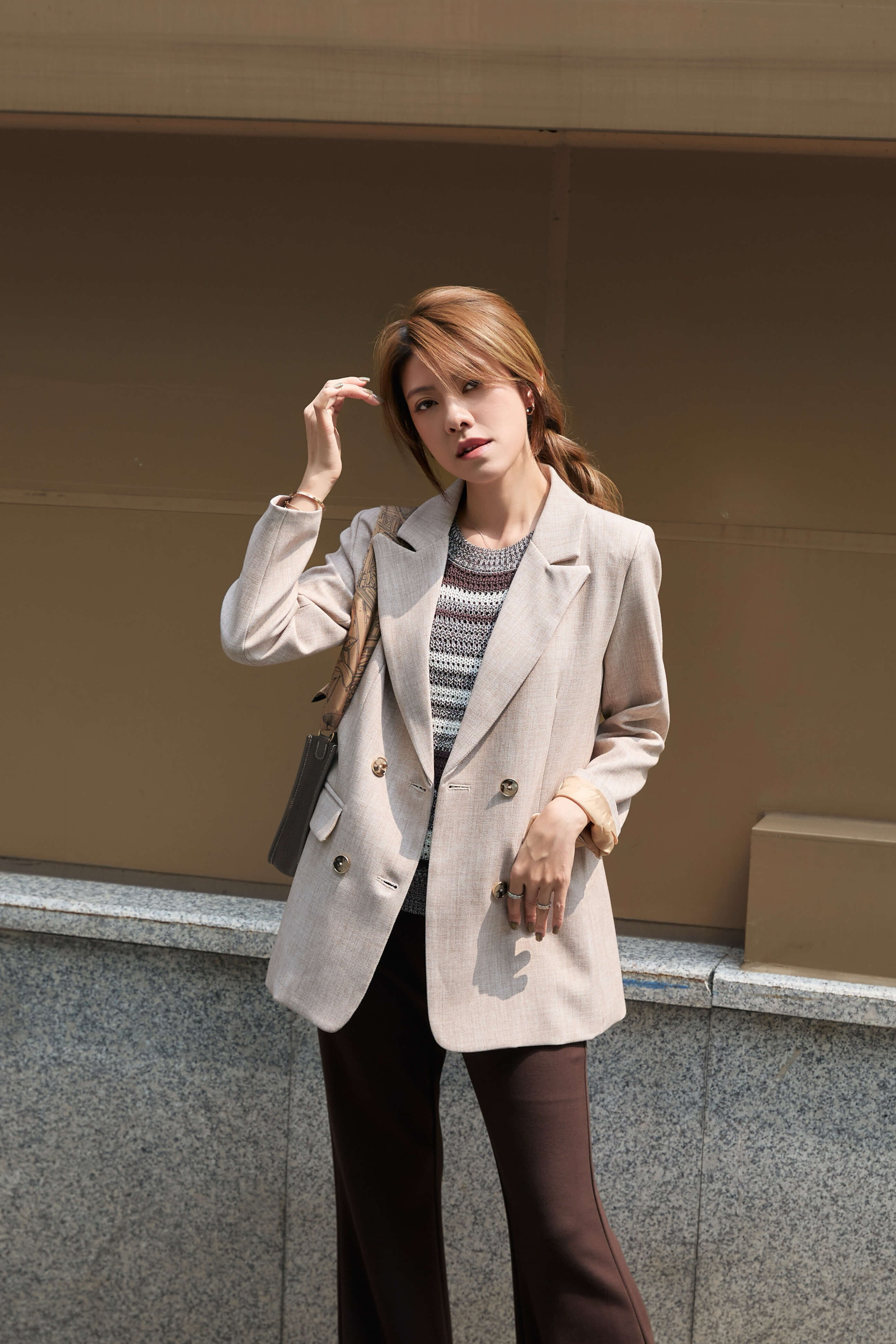 Double-Breasted Peak Lapel Blazer_BZ243L08B