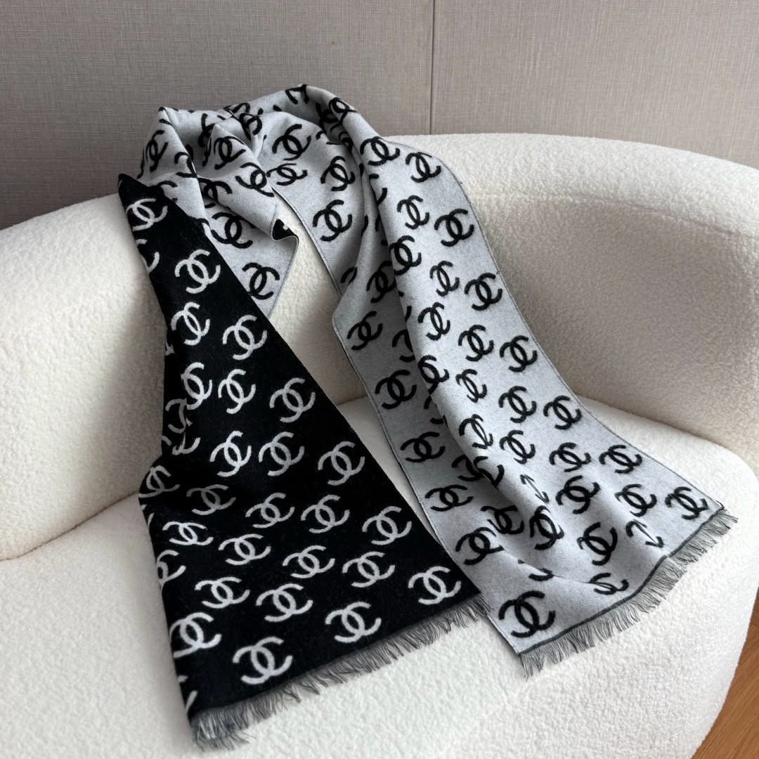 Chanel 小香經典雙穗羊毛圍巾