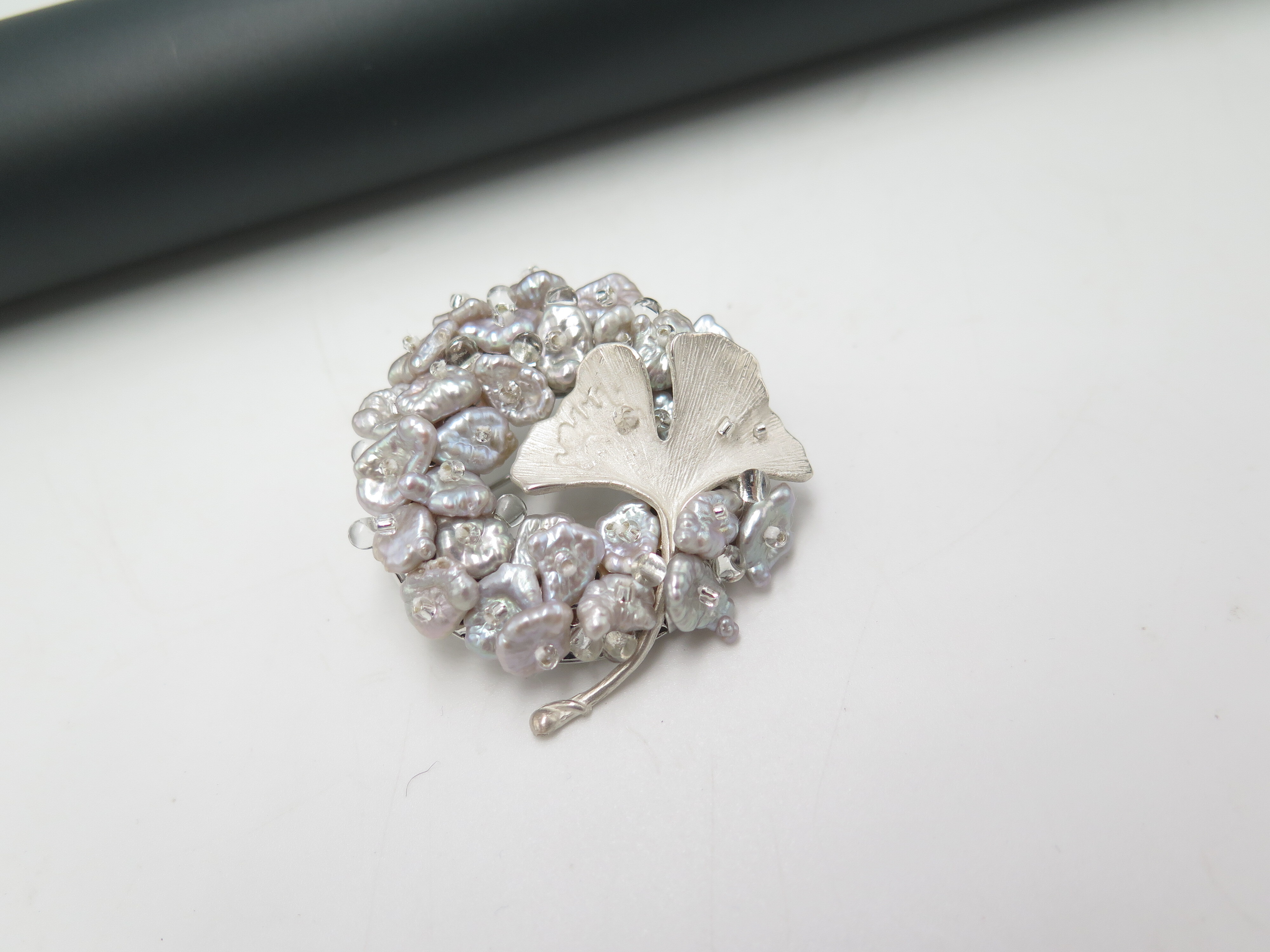 COLE COOL Hand-Beading Series - Water pearl Ginkgo Leaf Brooch