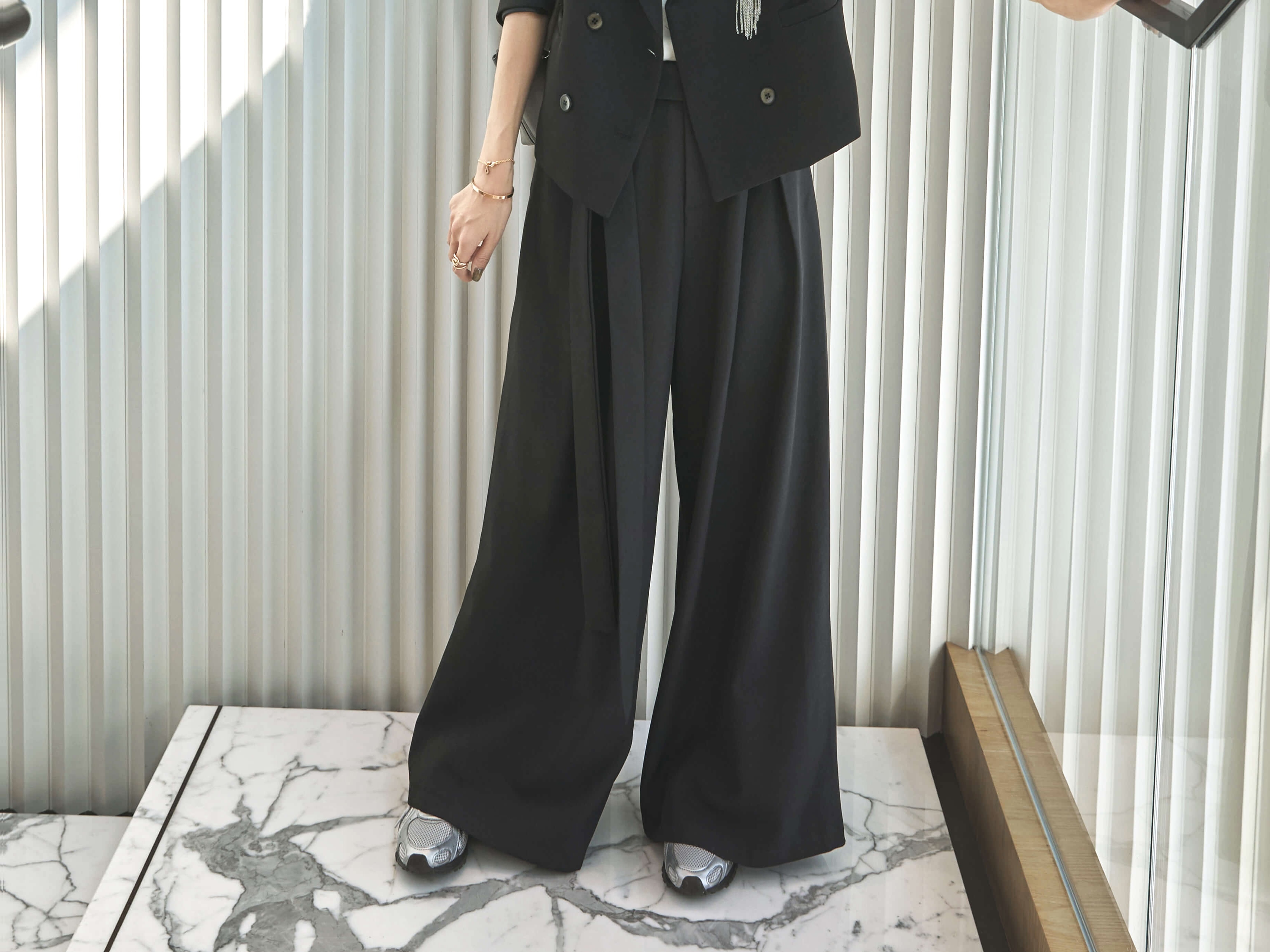Side Belt Pleated Flare Pants_PT265L09