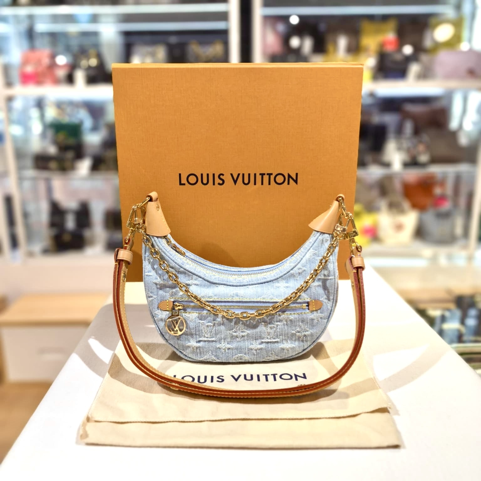 98%NEW二手LV牛仔月亮包,M24846 , Louis Vuitton Monogram Denim Loop #香榭站正品