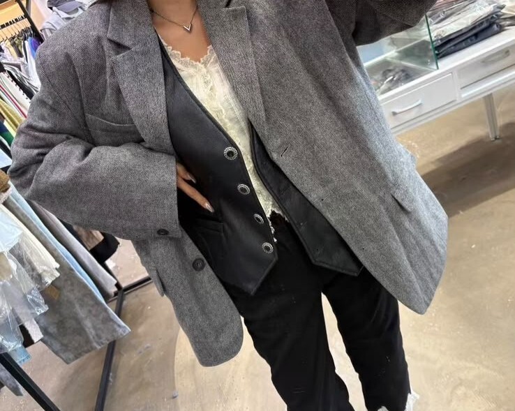 FW45 50%羊毛 外套: 胸43 長29 $1029