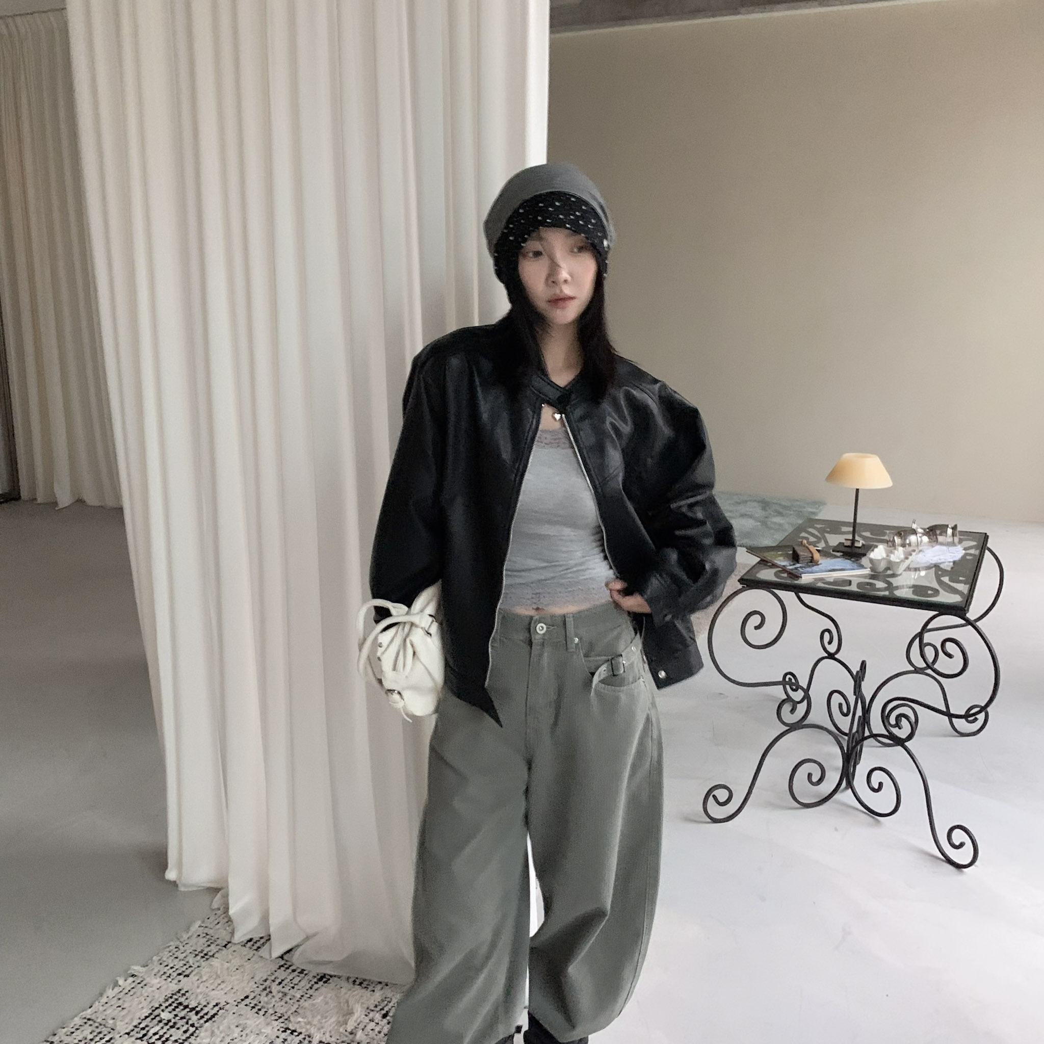 ISA_酷感入秋 不挑人無領寬鬆拉鍊皮外套_68031