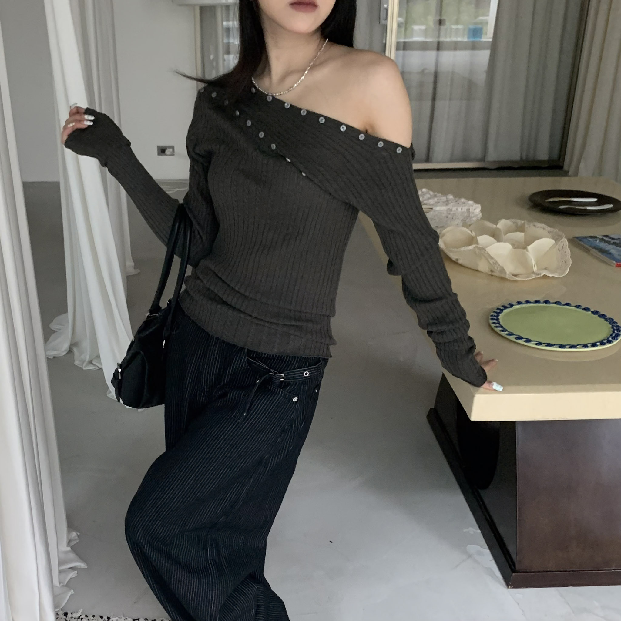 ISA_不刻意的美 設計感斜肩麻花針織上衣_68034