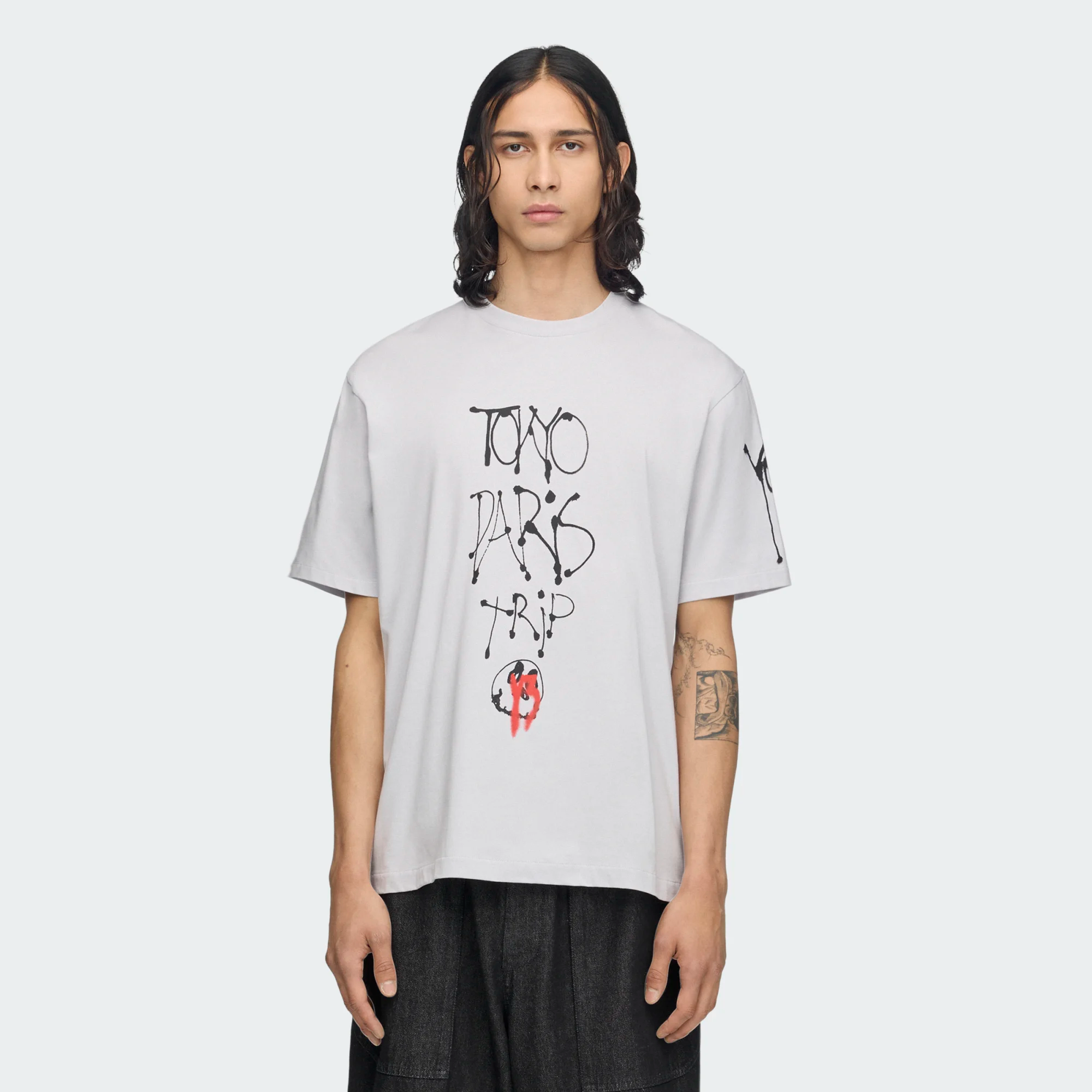 【 Y-3 CITY GFX SS TEE 聯名短TEE - 淺紫灰 】