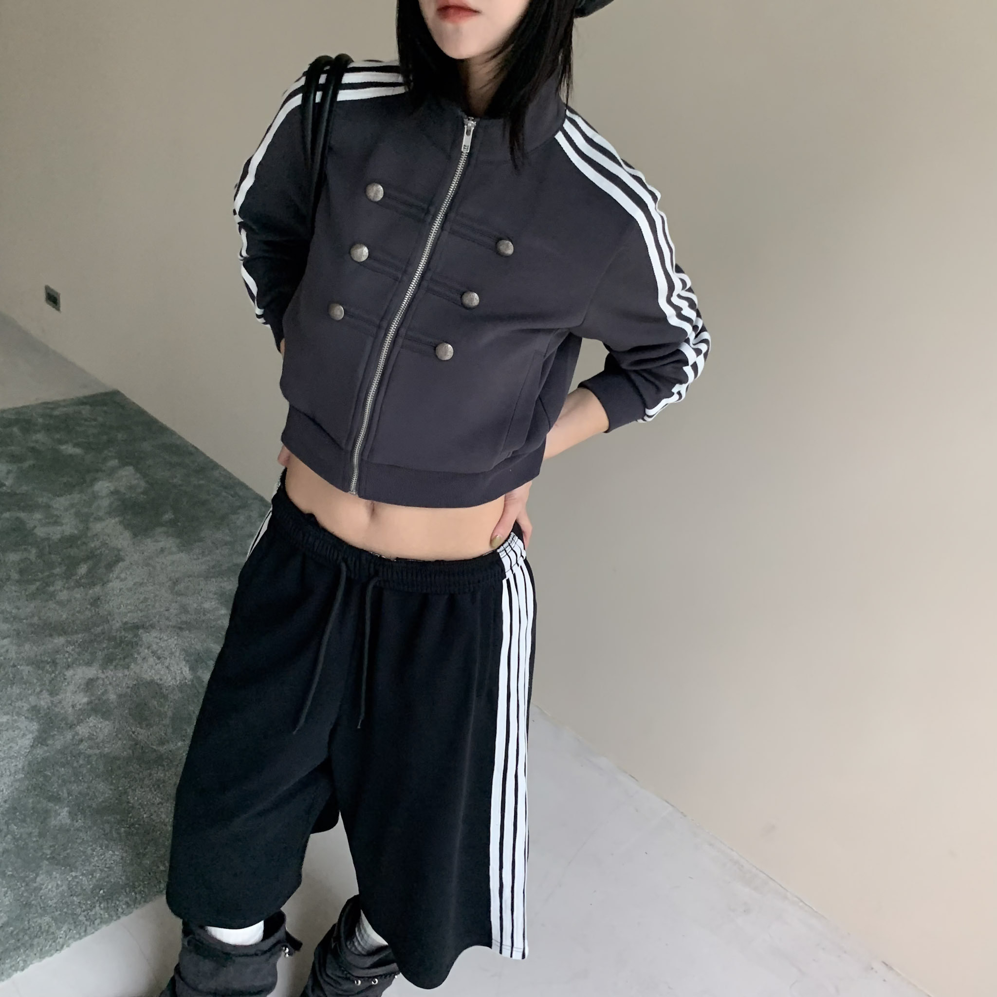 ISA_擺脫路人感 拿破崙釦短版立領棉外套_69022