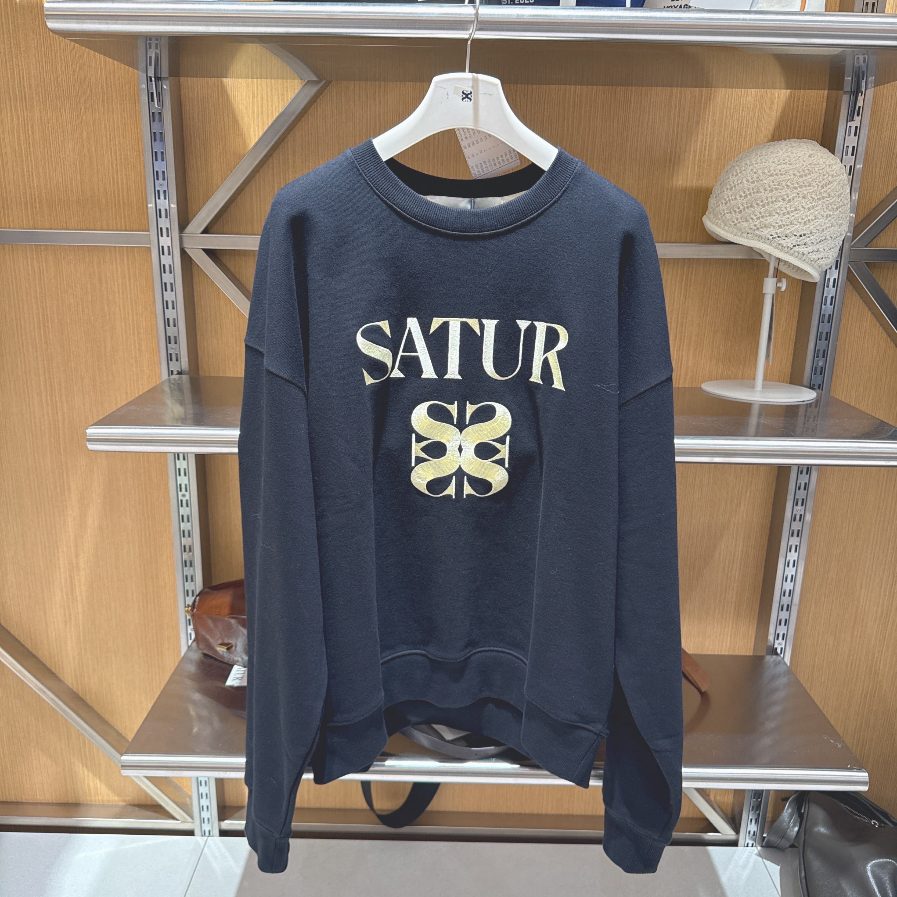 【22】SATUR Classic Logo Sweatshirt - Black