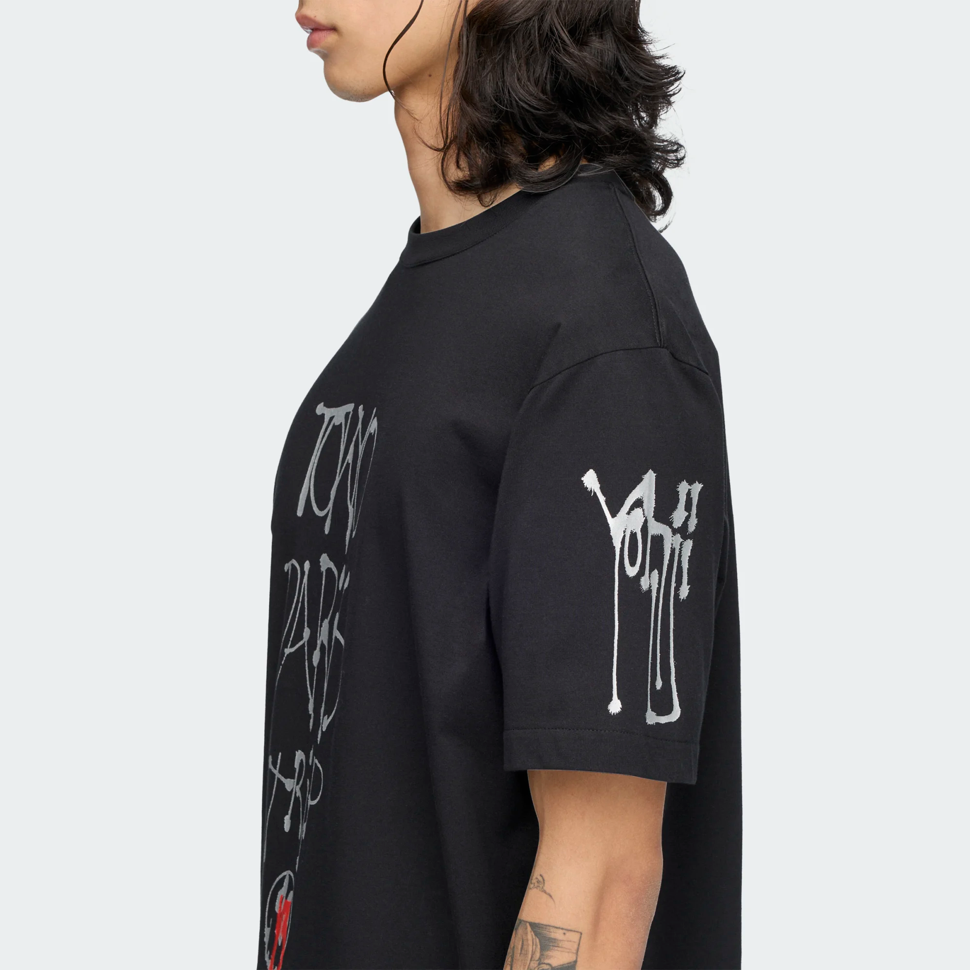 【 Y-3 CITY GFX SS TEE 聯名短TEE - 黑  】