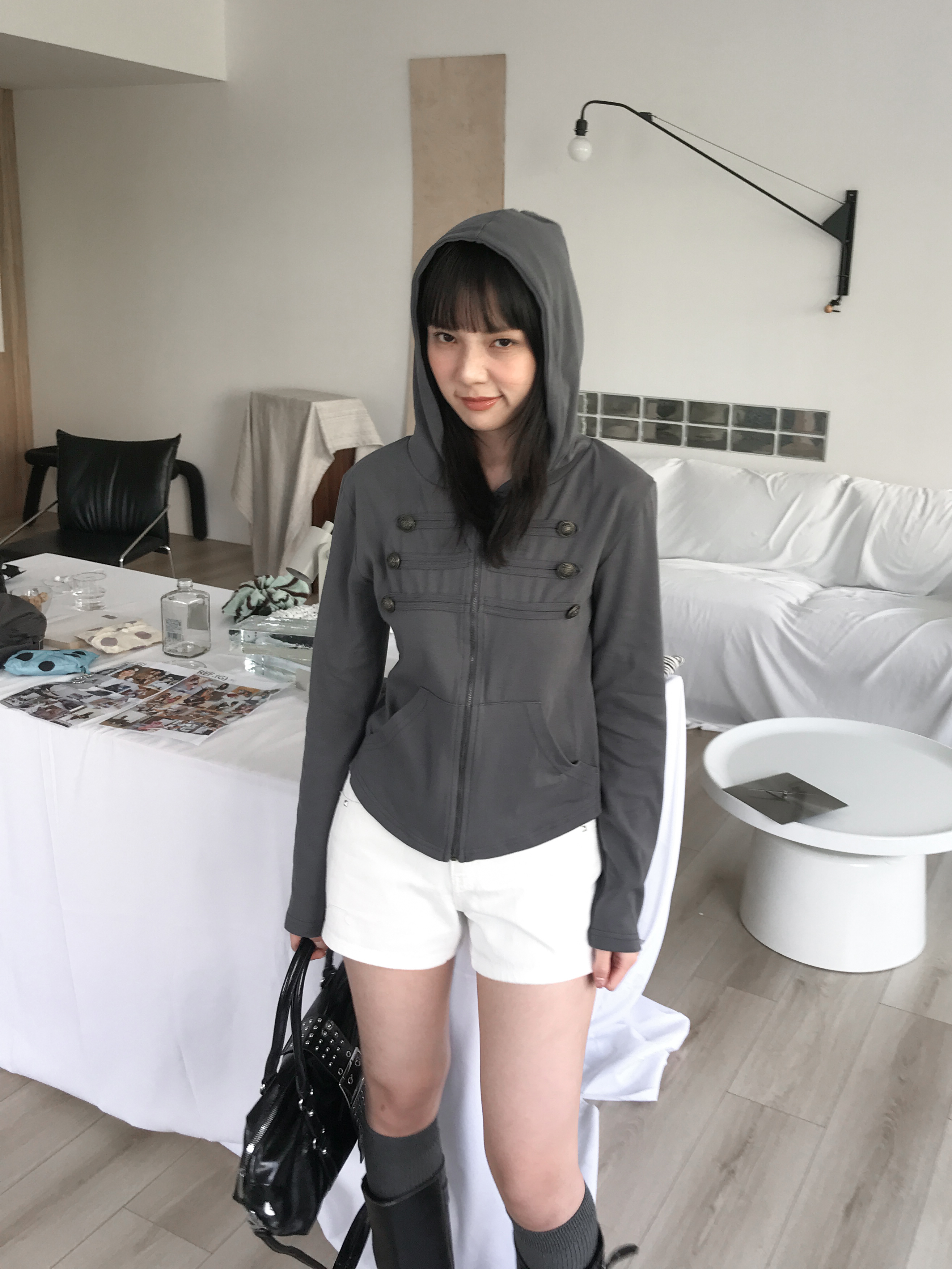 semi low-rise studded shorts #短褲