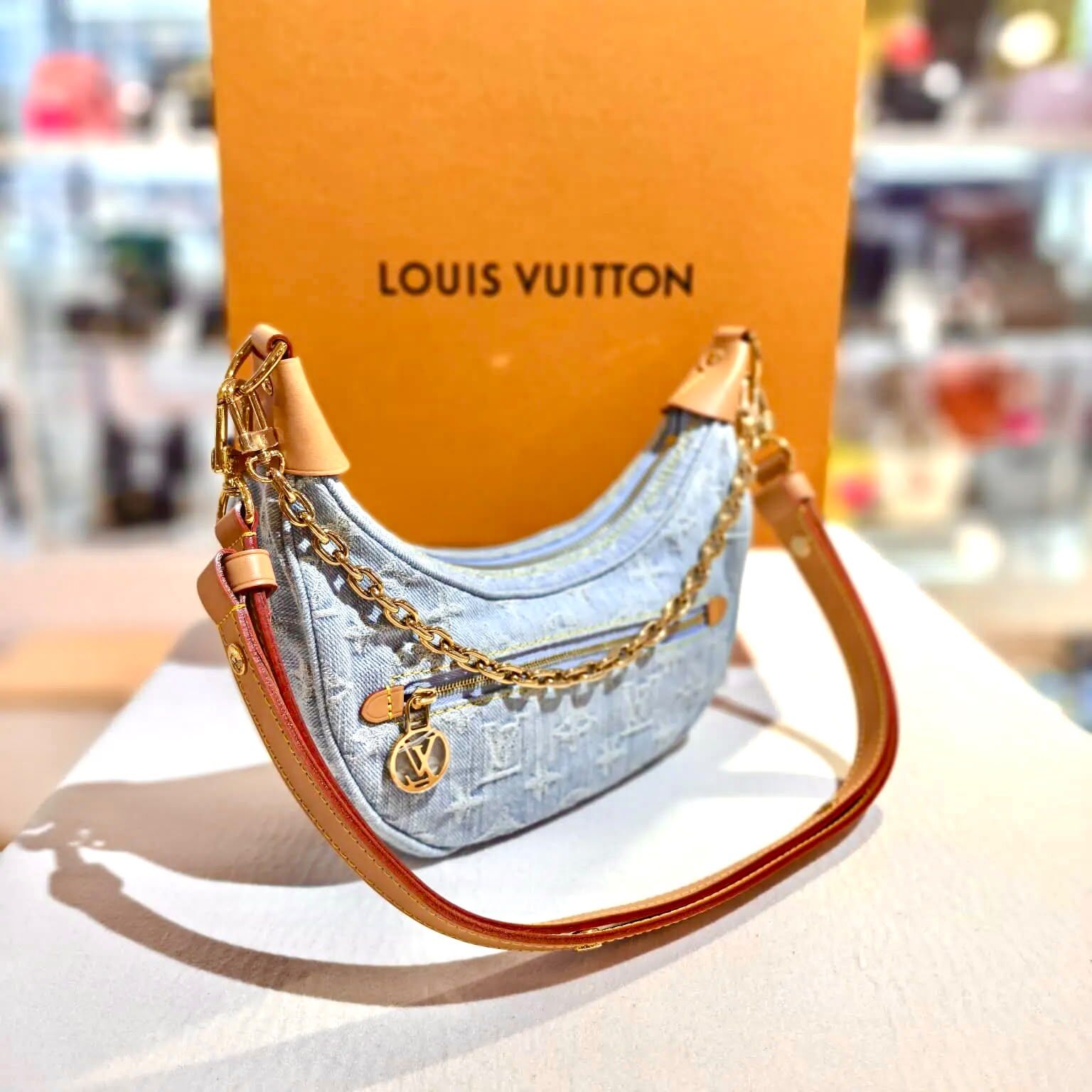 98%NEW二手LV牛仔月亮包,M24846 , Louis Vuitton Monogram Denim Loop #香榭站正品