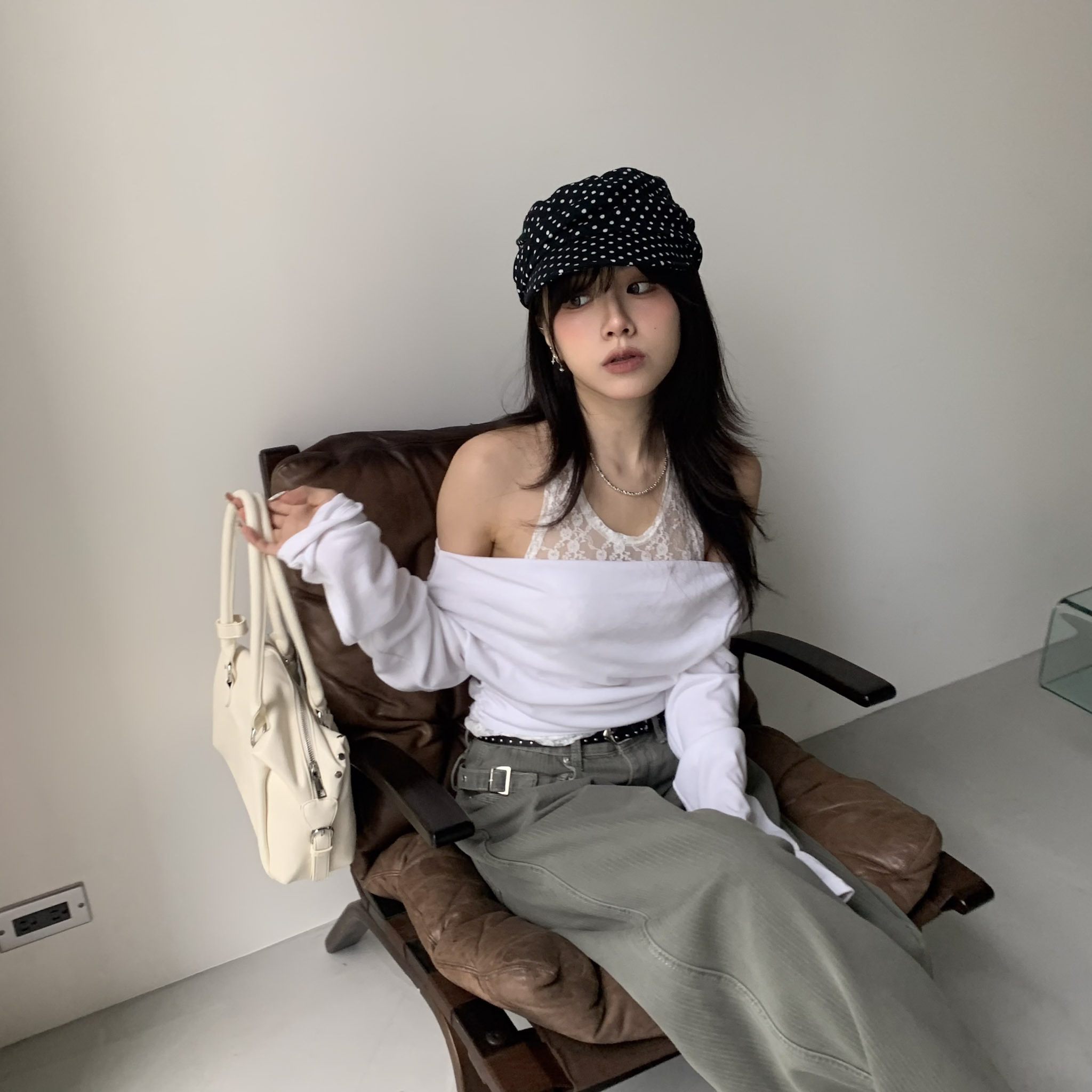 ISA_恰到好處的蕾絲 假二件盪領掛脖上衣_69058