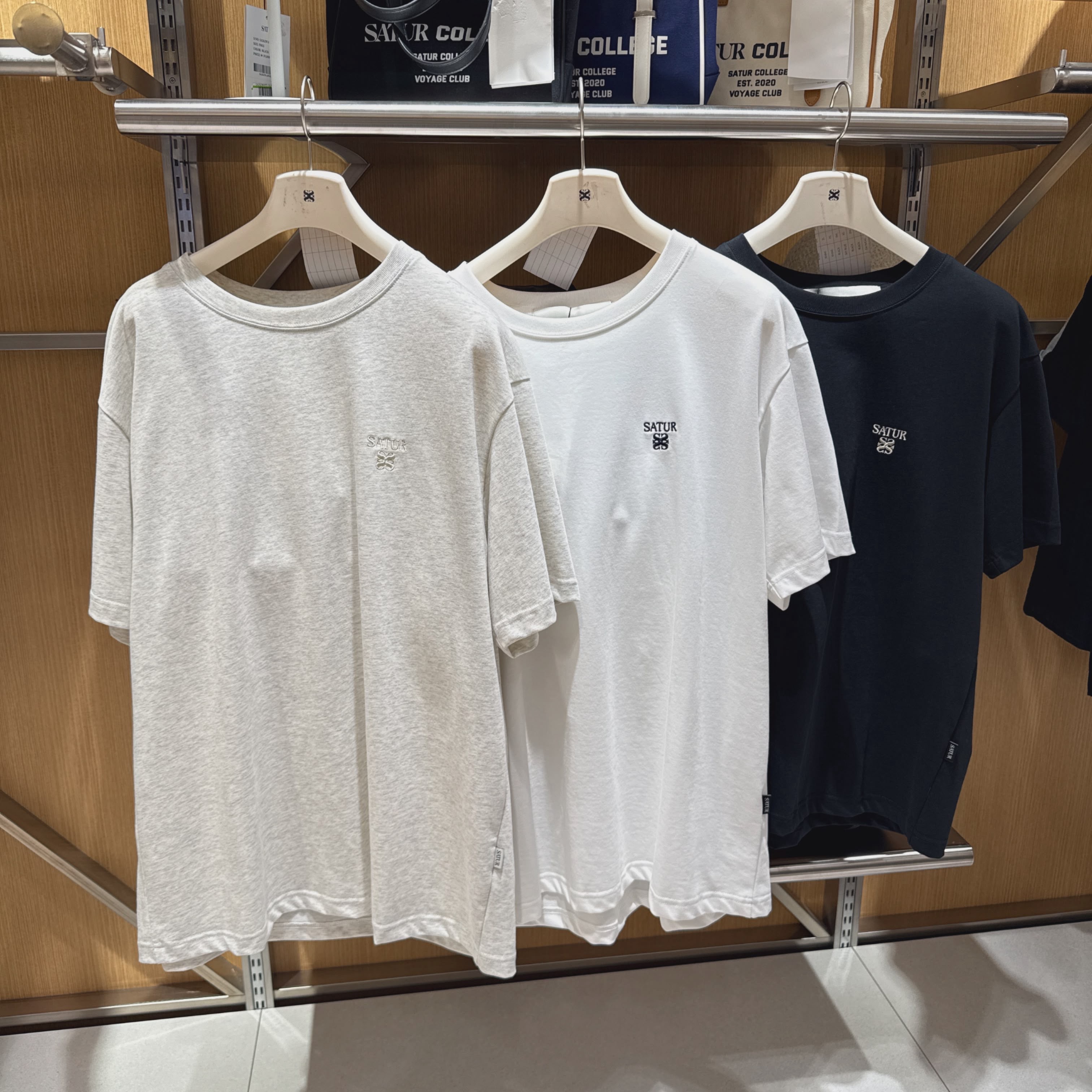 【28】SATUR W Loren Classic Logo T-Shirt - 3色選擇