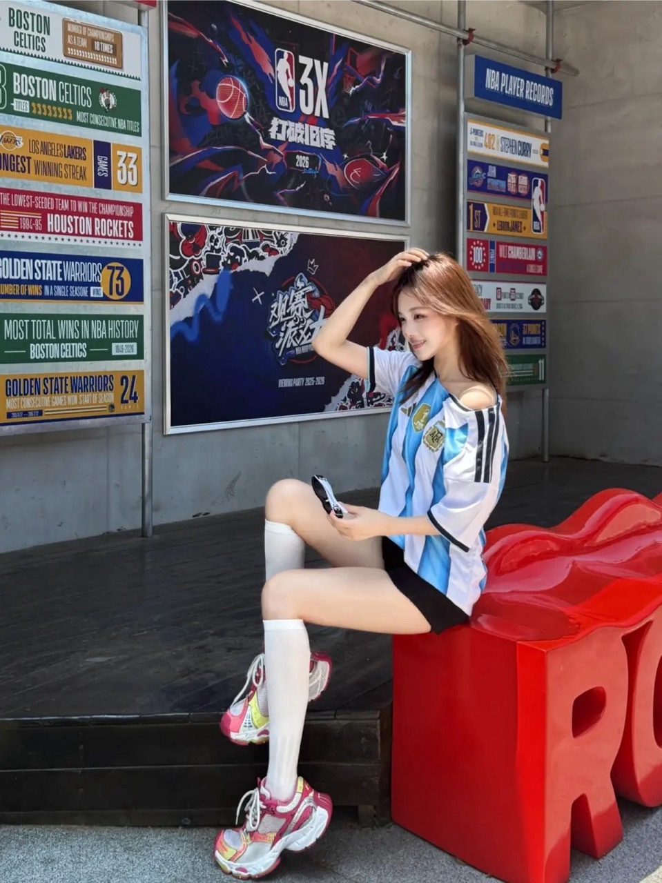 ADIDAS 2026 FIFA世界盃⚽️ 阿根廷主場 球迷版 梅西球衣 運動衫 短T 短袖 足球衣 寬鬆 吸濕排汗 女款 KA8125 / 現貨