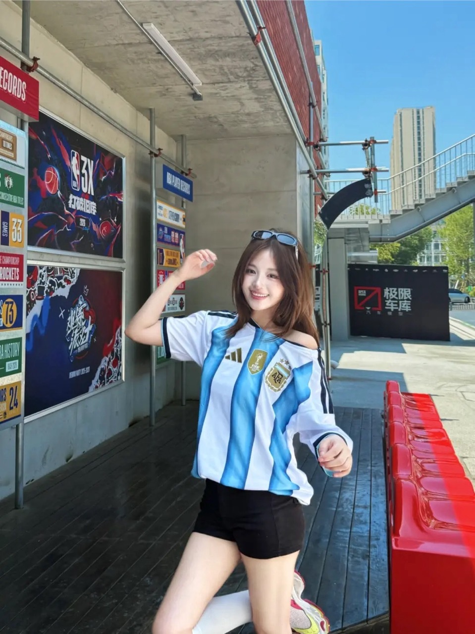 ADIDAS 2026 FIFA世界盃⚽️ 阿根廷主場 球迷版 梅西球衣 運動衫 短T 短袖 足球衣 寬鬆 吸濕排汗 女款 KA8125 / 現貨