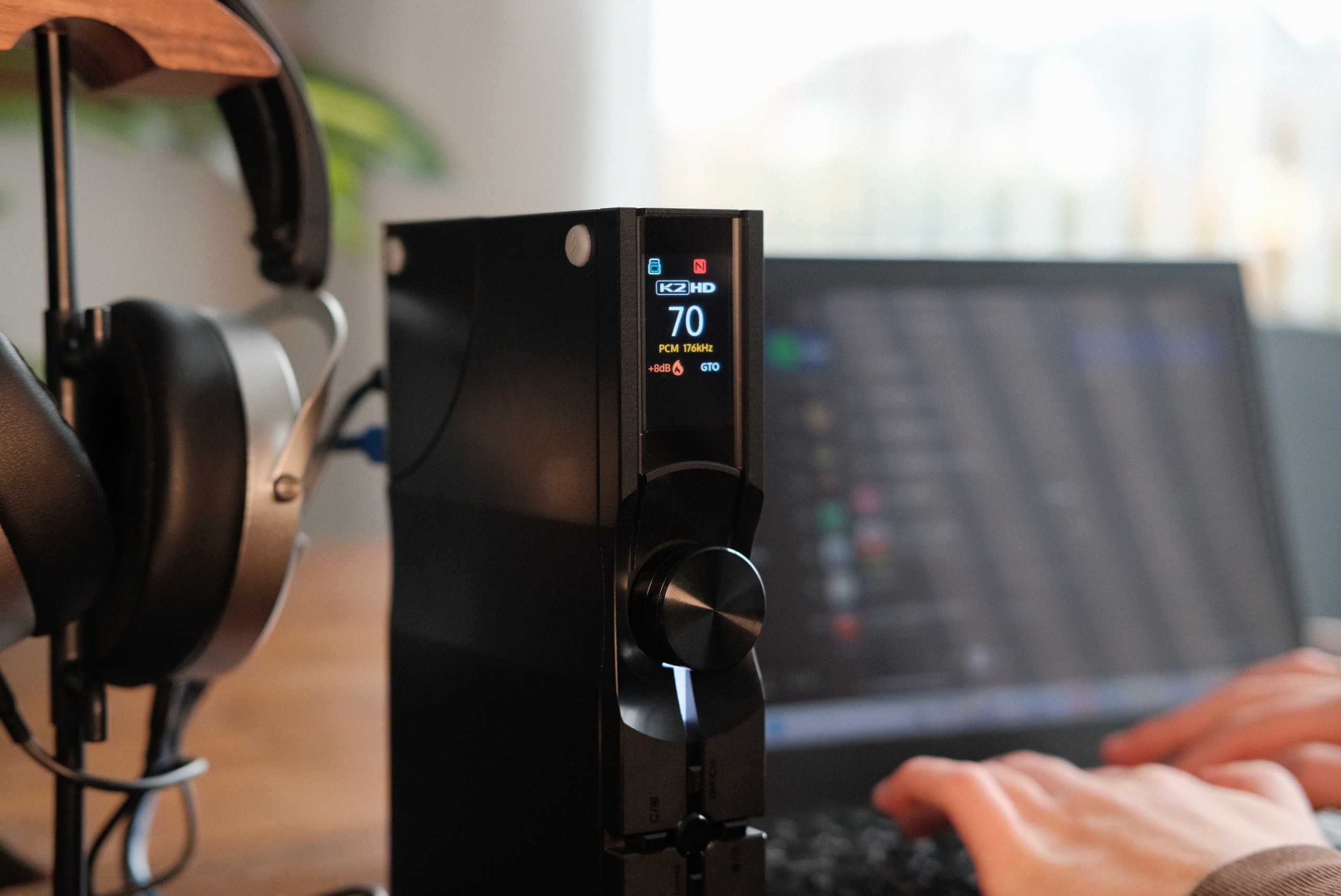 NEO iDSD 3 · Make your desk a listening corner